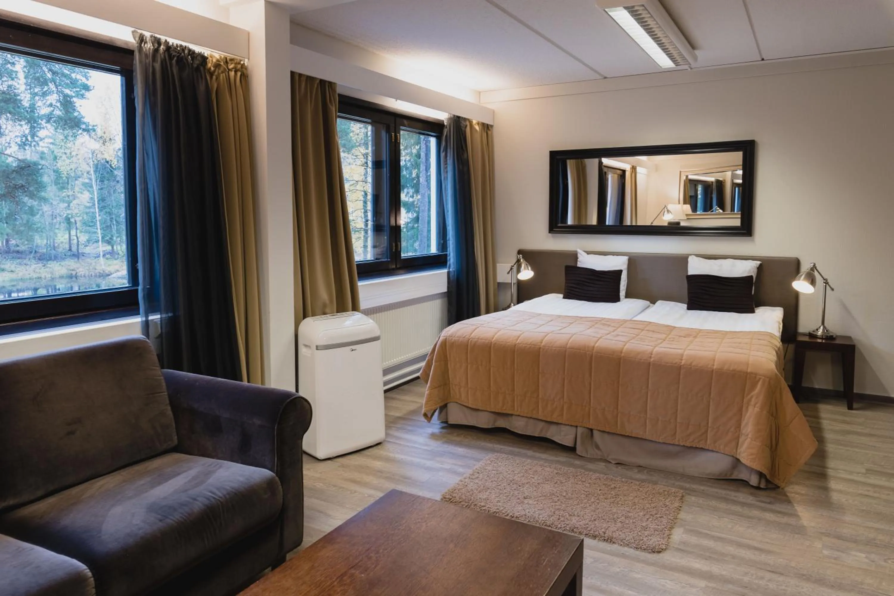 Photo of the whole room, Bed in Hotel Sorsanpesä