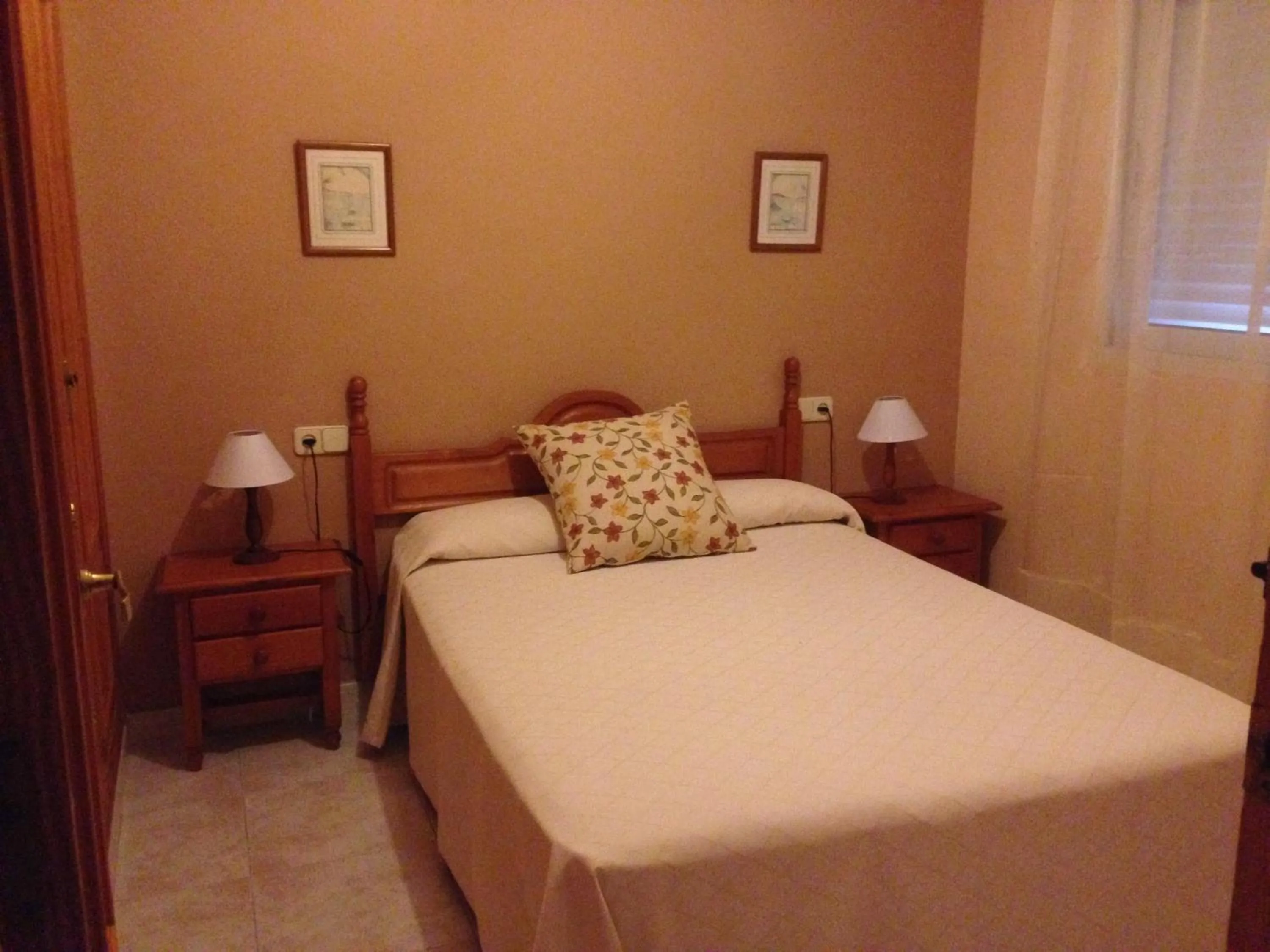 Bedroom, Bed in Apartamentos Copacabana Playa