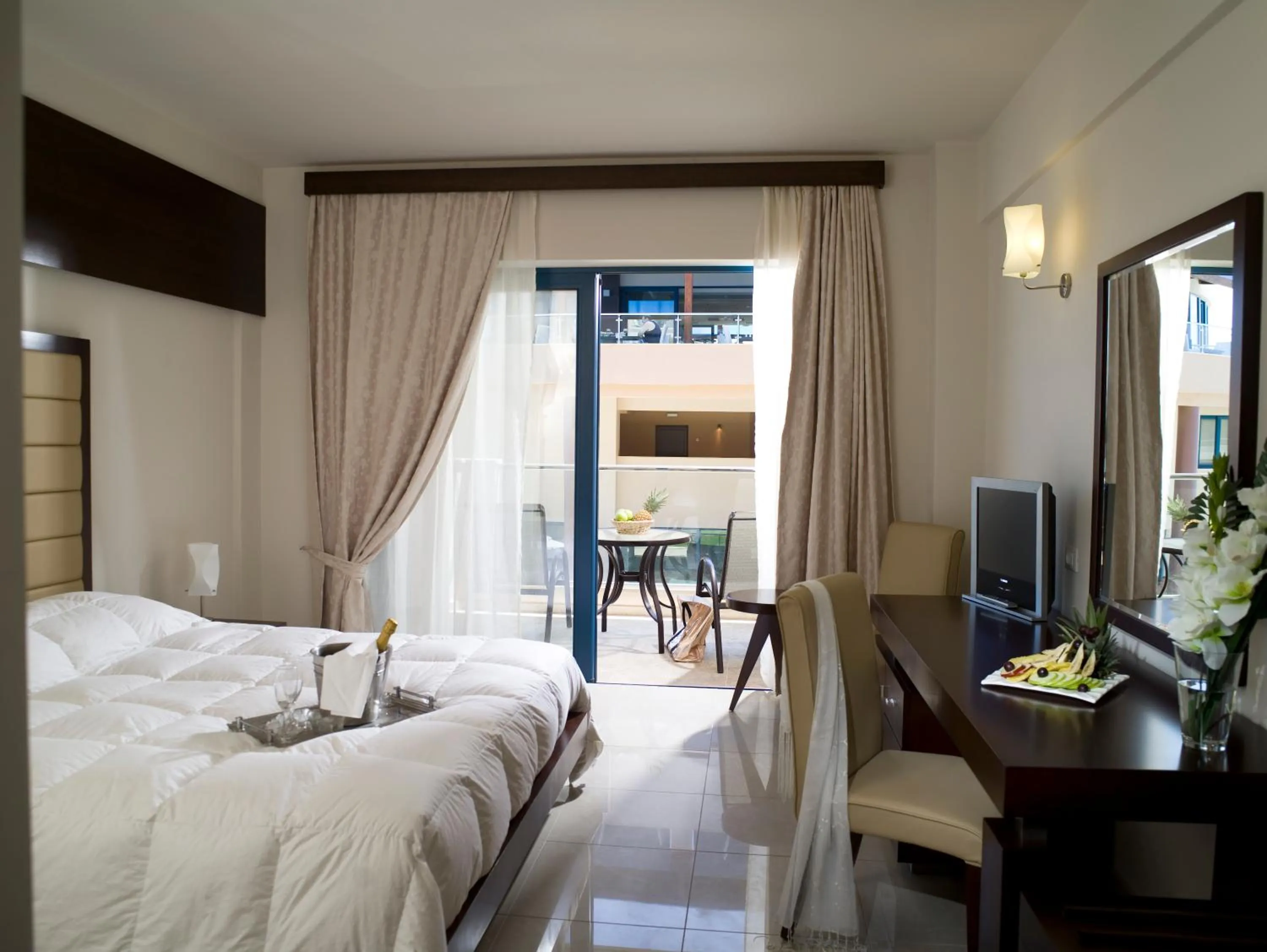 Photo of the whole room, Bed in Galini Sea View