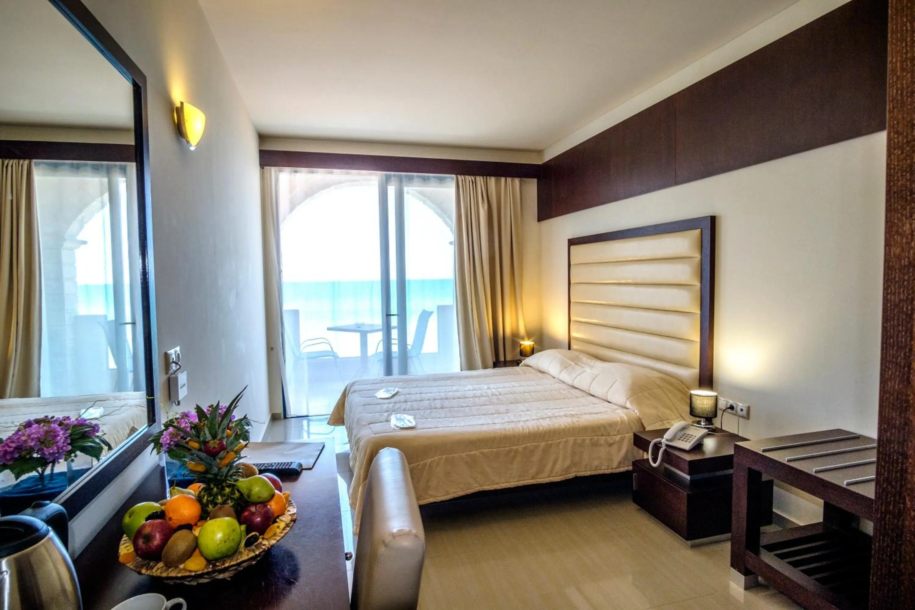Photo of the whole room, Bed in Galini Sea View