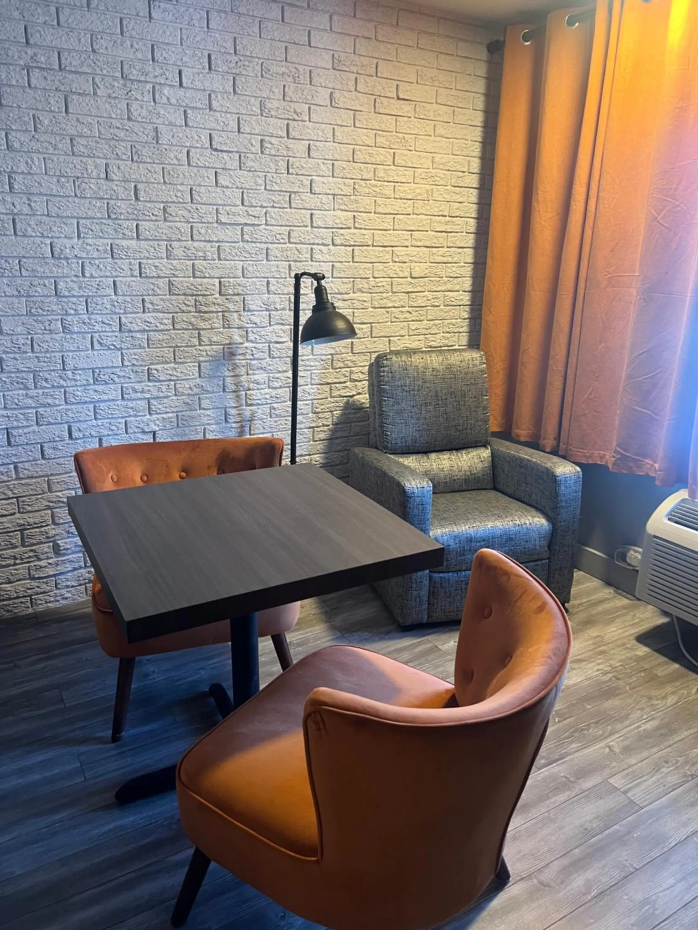 Seating area in Complexe Dix80