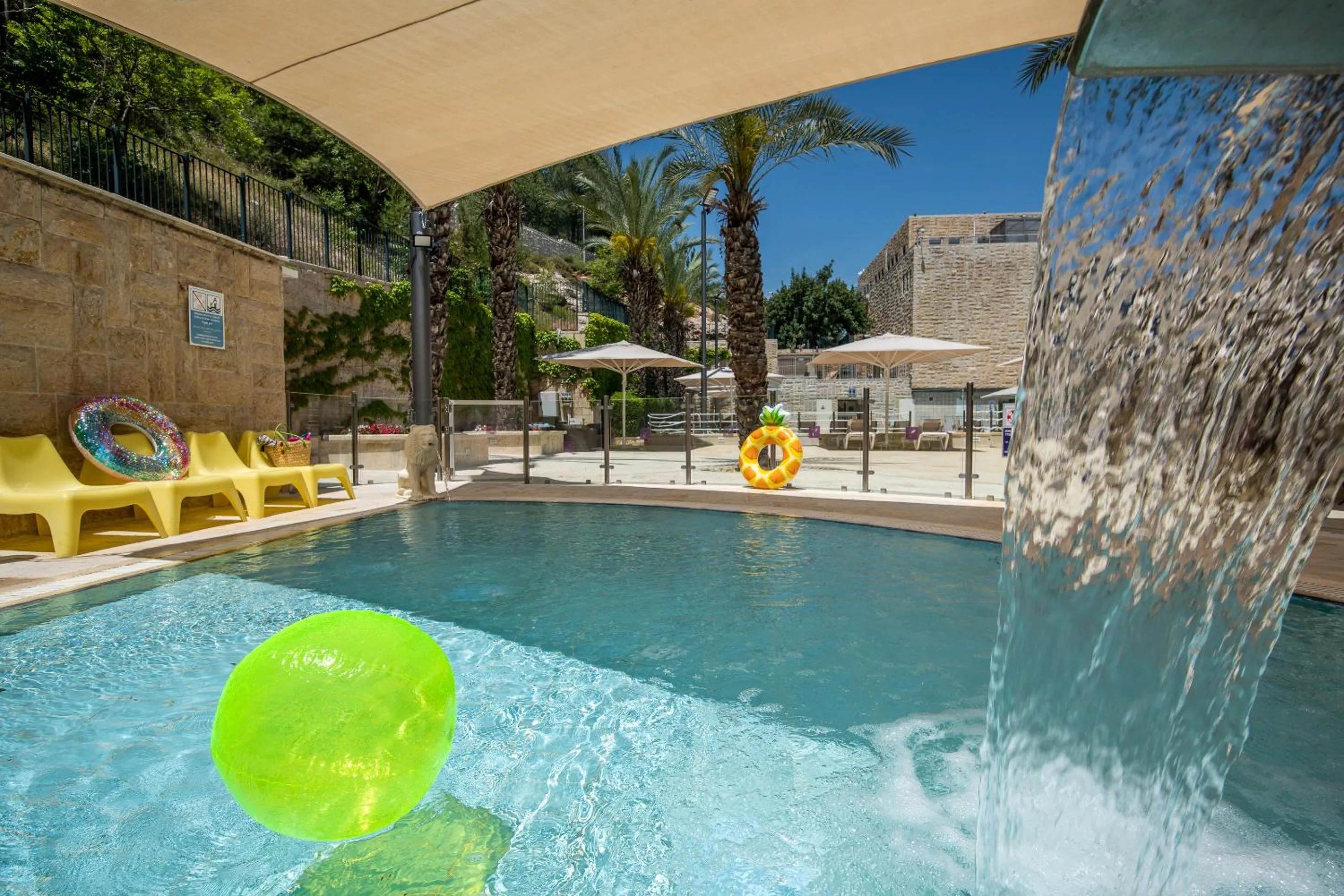 Swimming pool in Hotel Yehuda