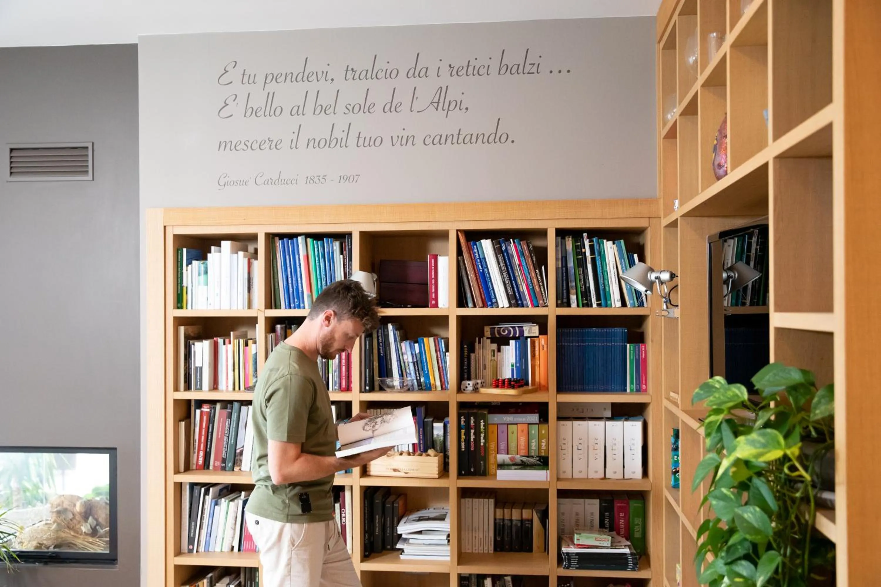 Library in Wine Hotel Retici Balzi