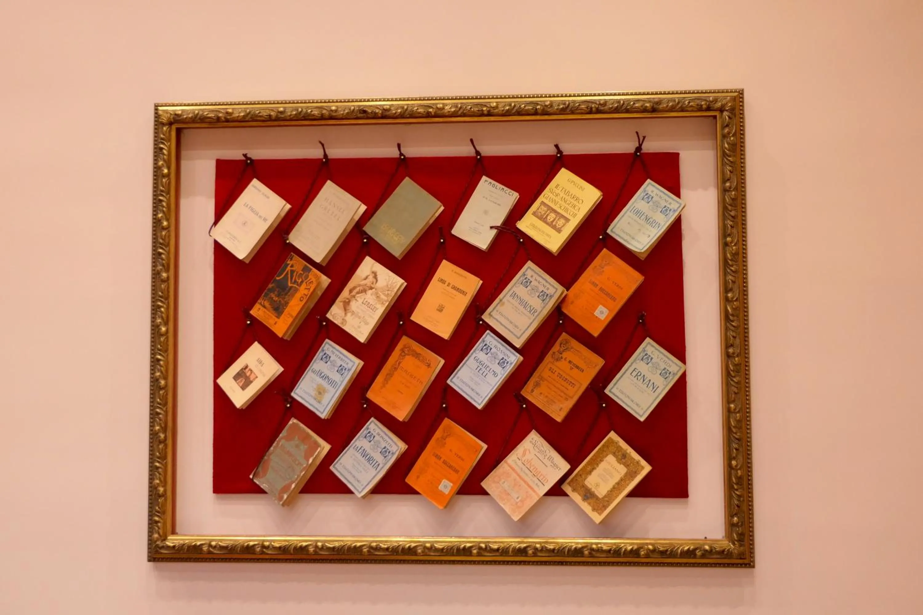 Decorative detail in Spaccanapoli B&B City Soul