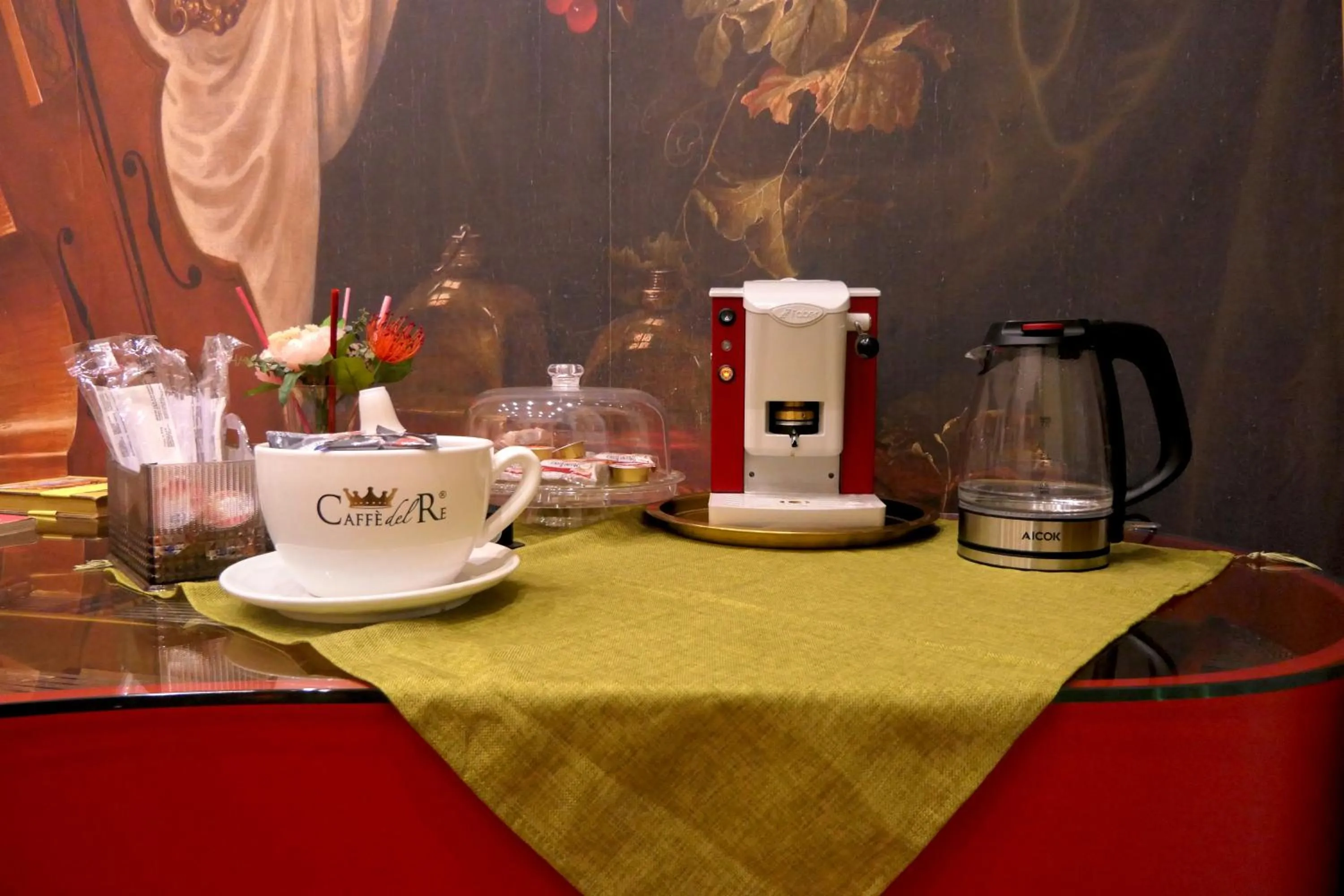 Communal lounge/ TV room in Spaccanapoli B&B City Soul