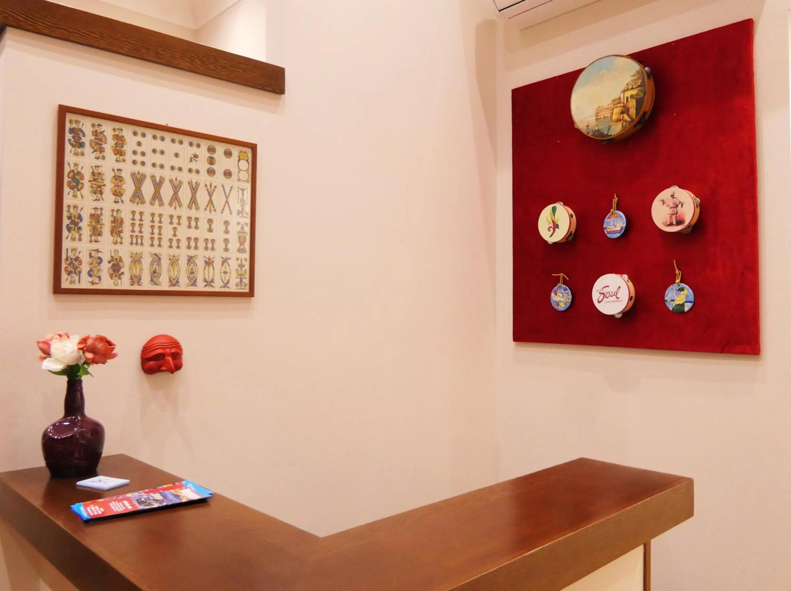 Communal lounge/ TV room in Spaccanapoli B&B City Soul