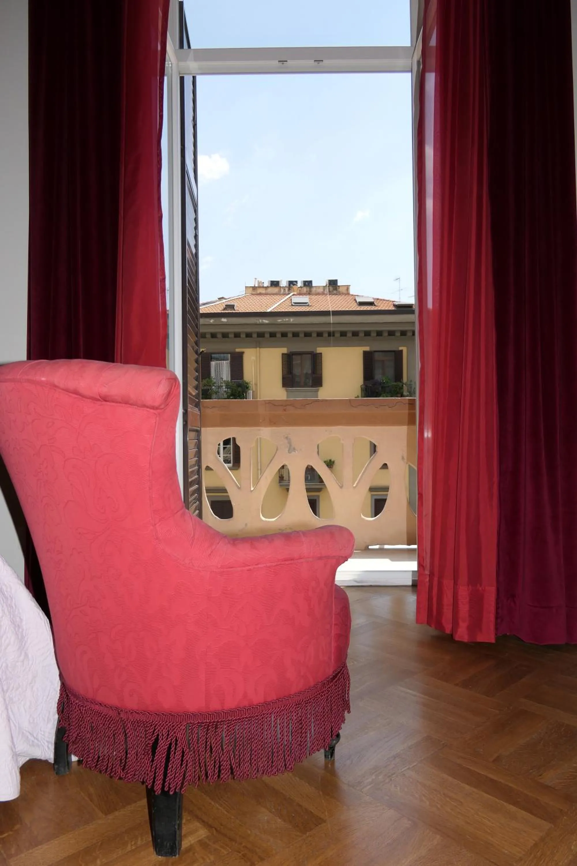 Photo of the whole room in Spaccanapoli B&B City Soul