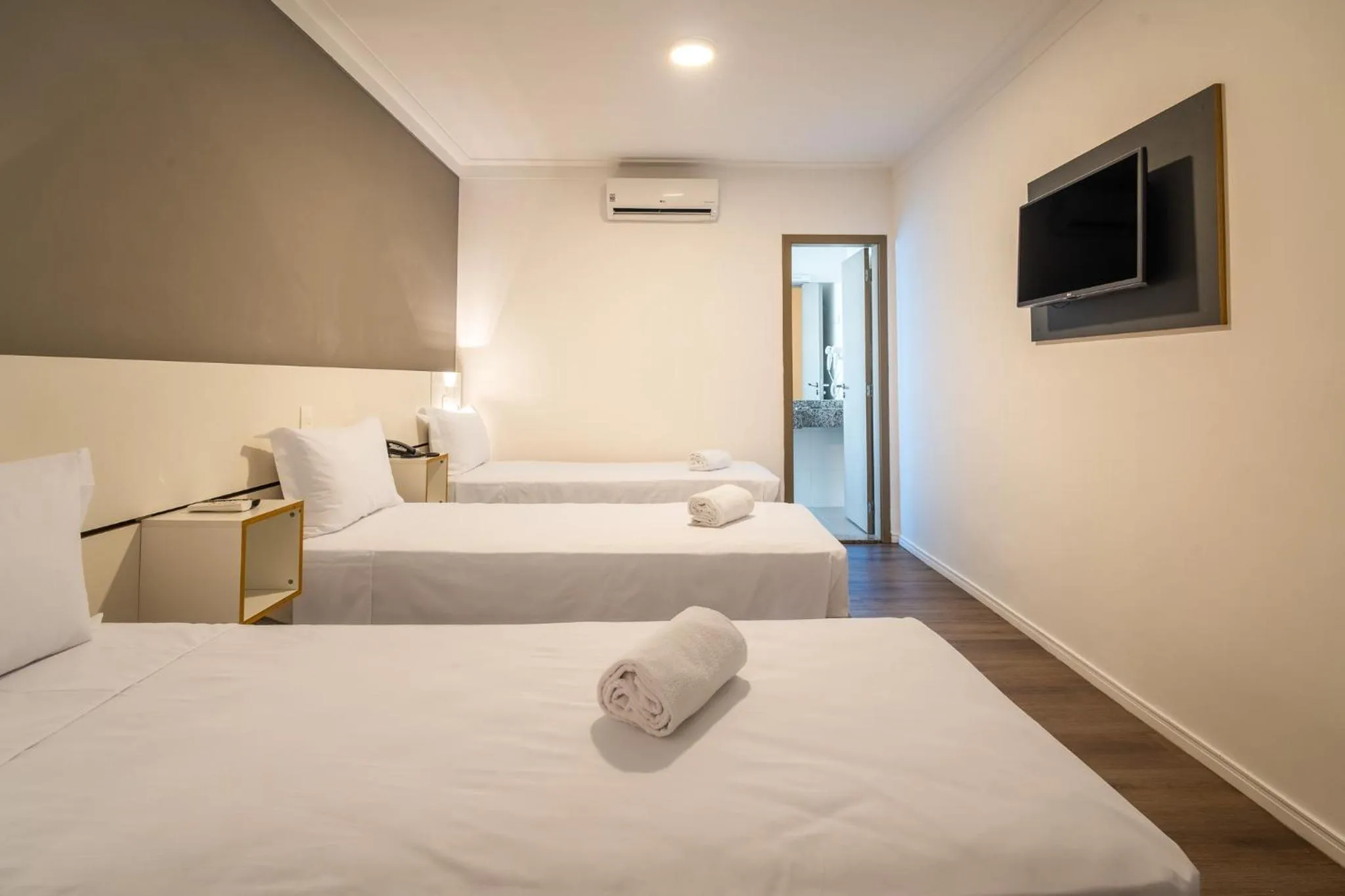 Bed in Uniclass Hotel Lapa