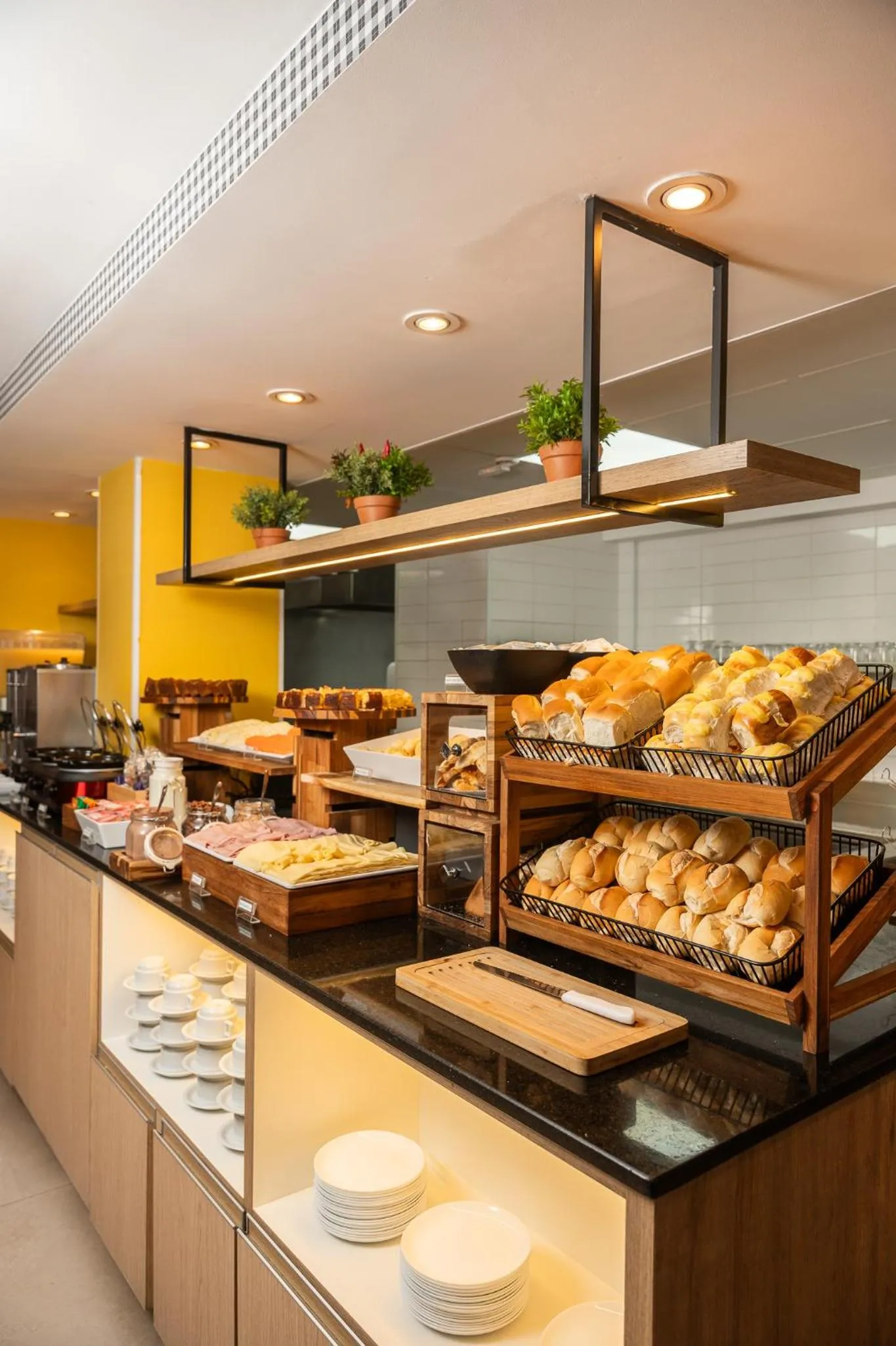 Buffet breakfast in Uniclass Hotel Lapa