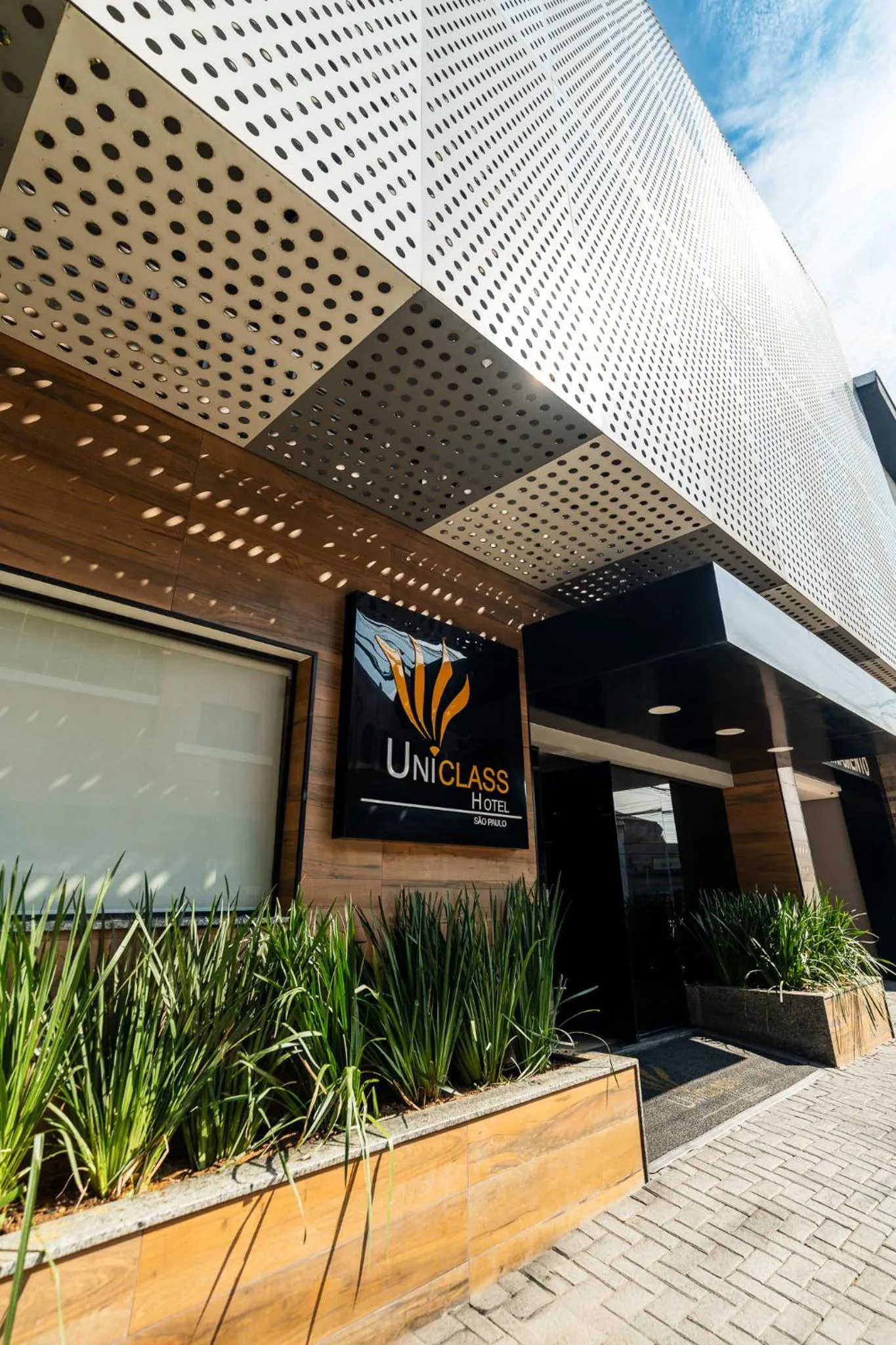 Facade/entrance in Uniclass Hotel Lapa