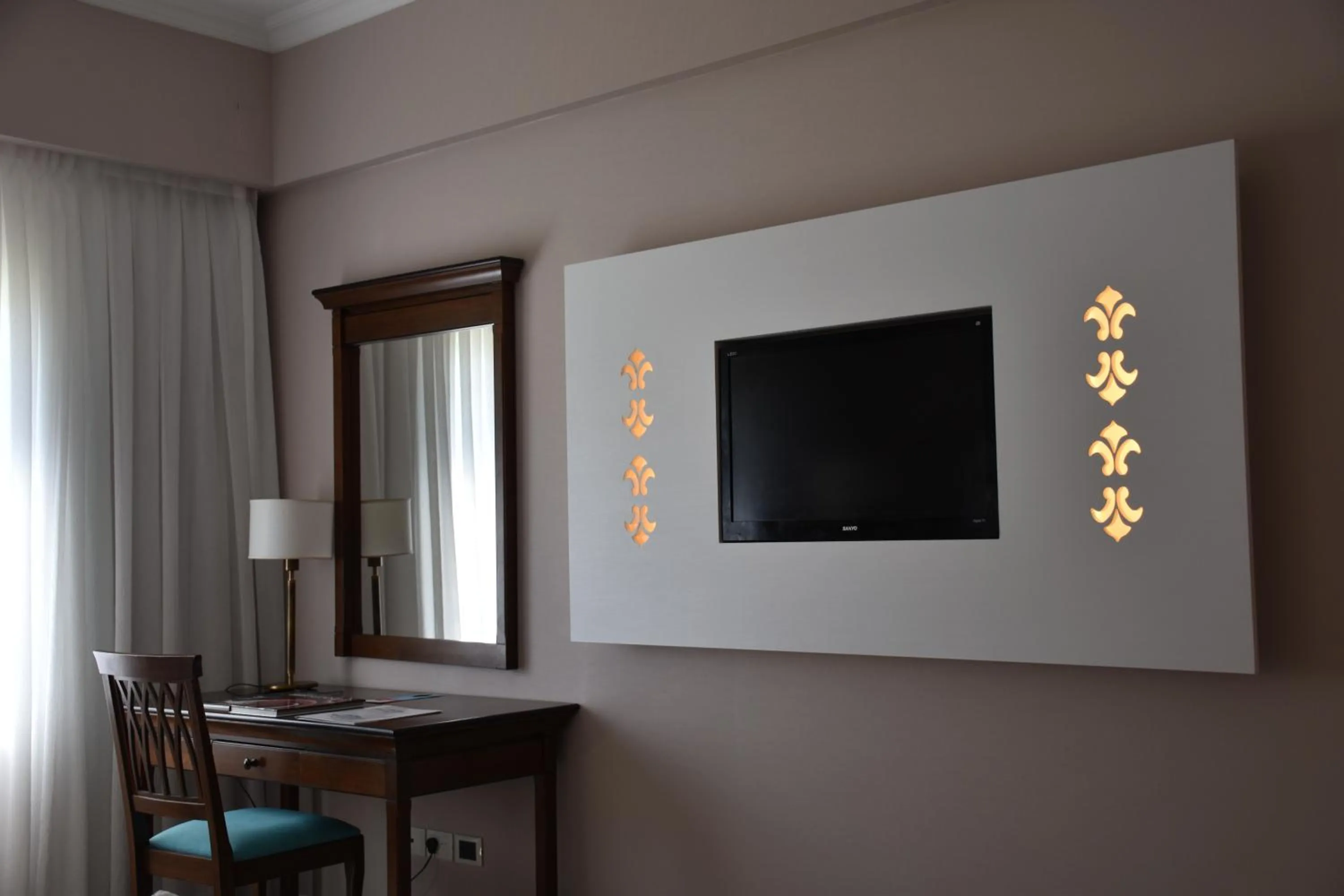 Bedroom in Howard Johnson Pilar Resort Spa & Convention Center