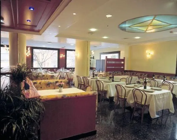Restaurant/places to eat in Hotel Serenella