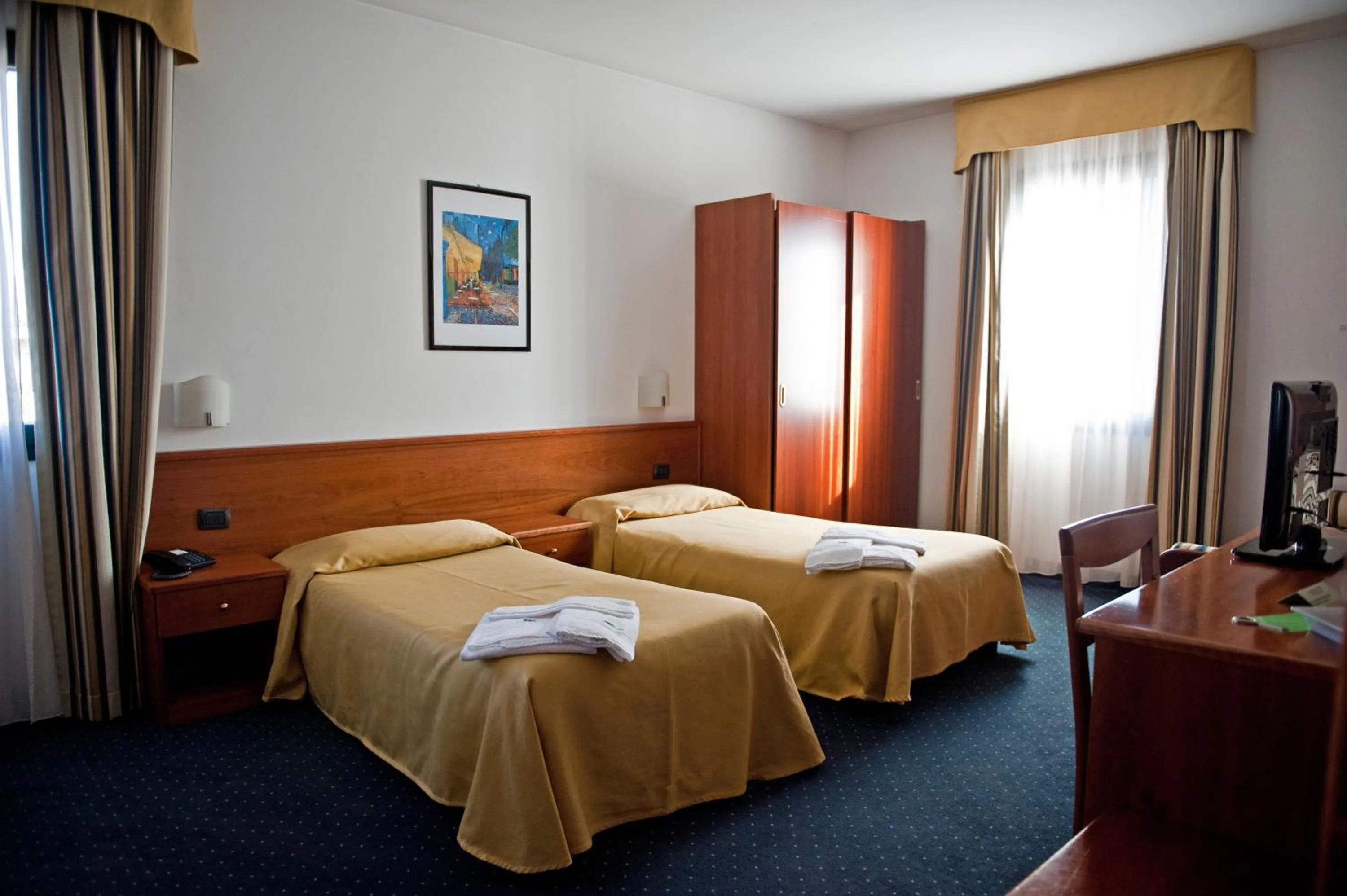 Day, Bed in Hotel Serenella