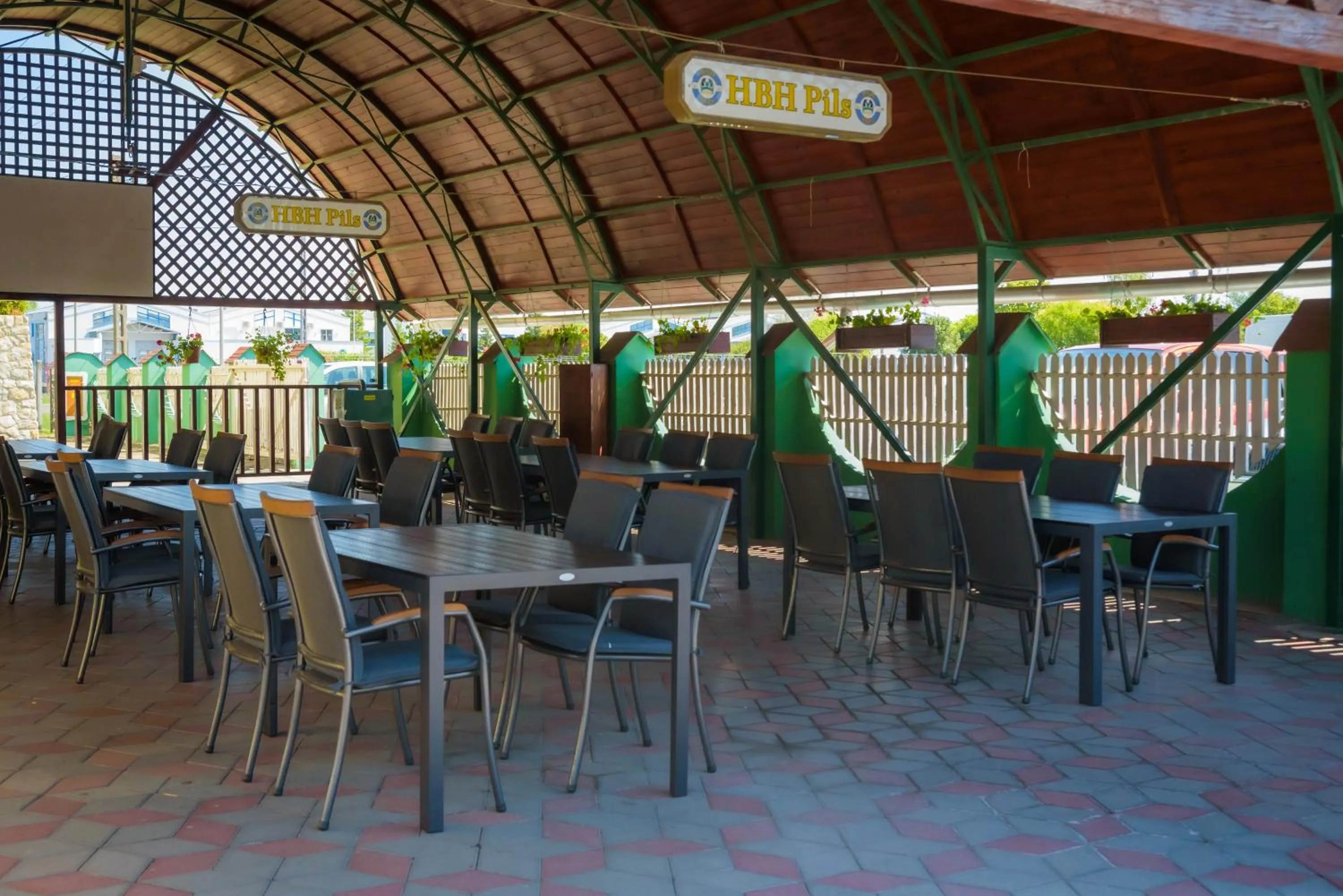 HBH Bajor Sörház Sólyomfészek Panzió