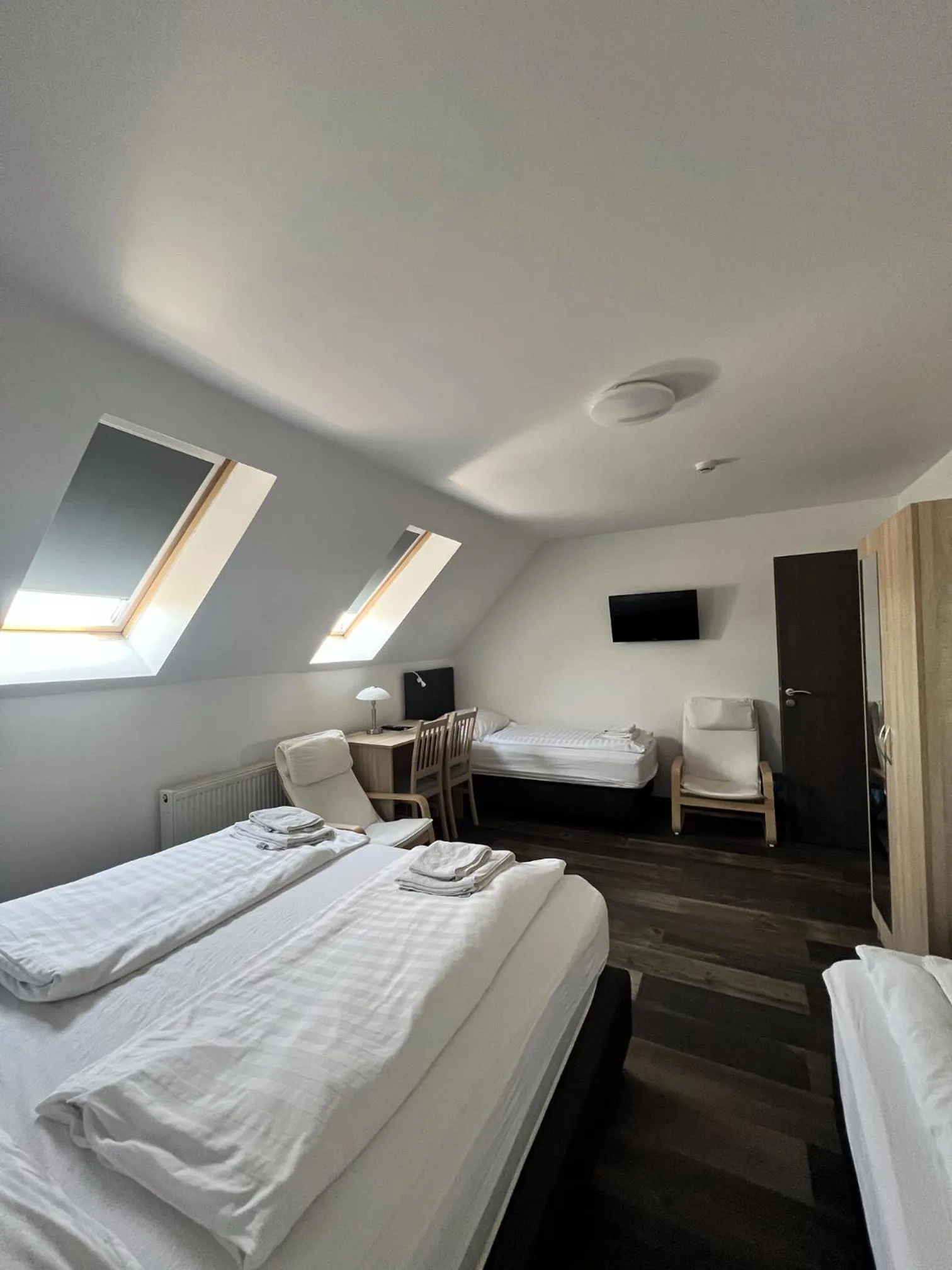 Bed in HBH Bajor Sörház Sólyomfészek Panzió