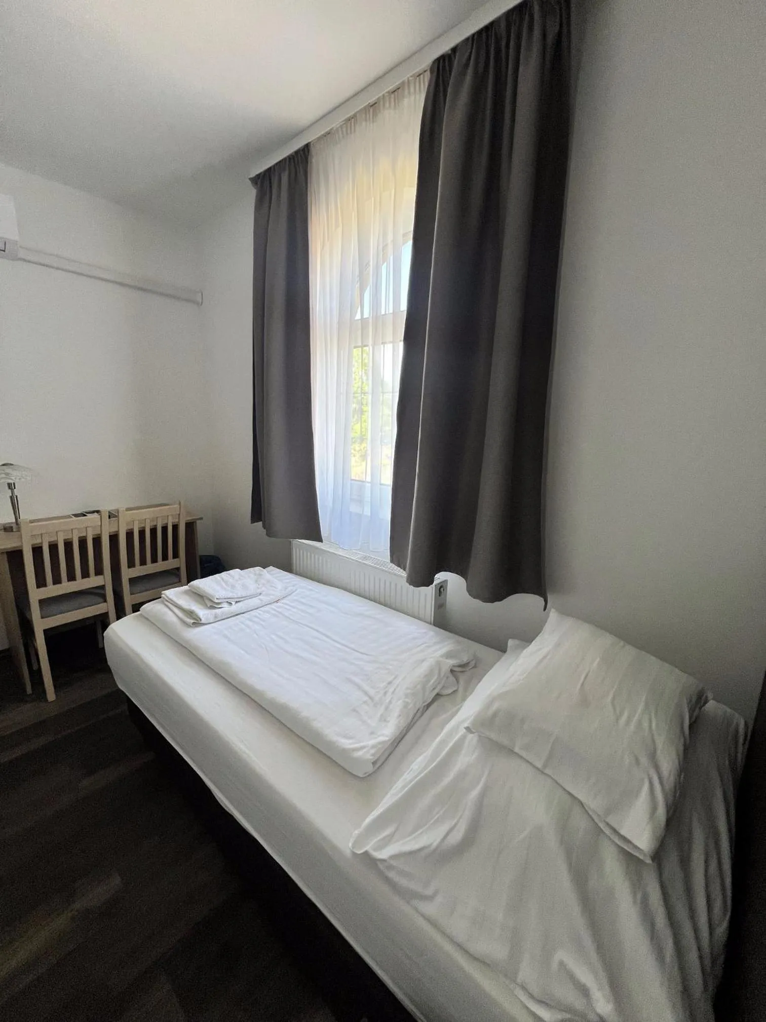 Bed in HBH Bajor Sörház Sólyomfészek Panzió