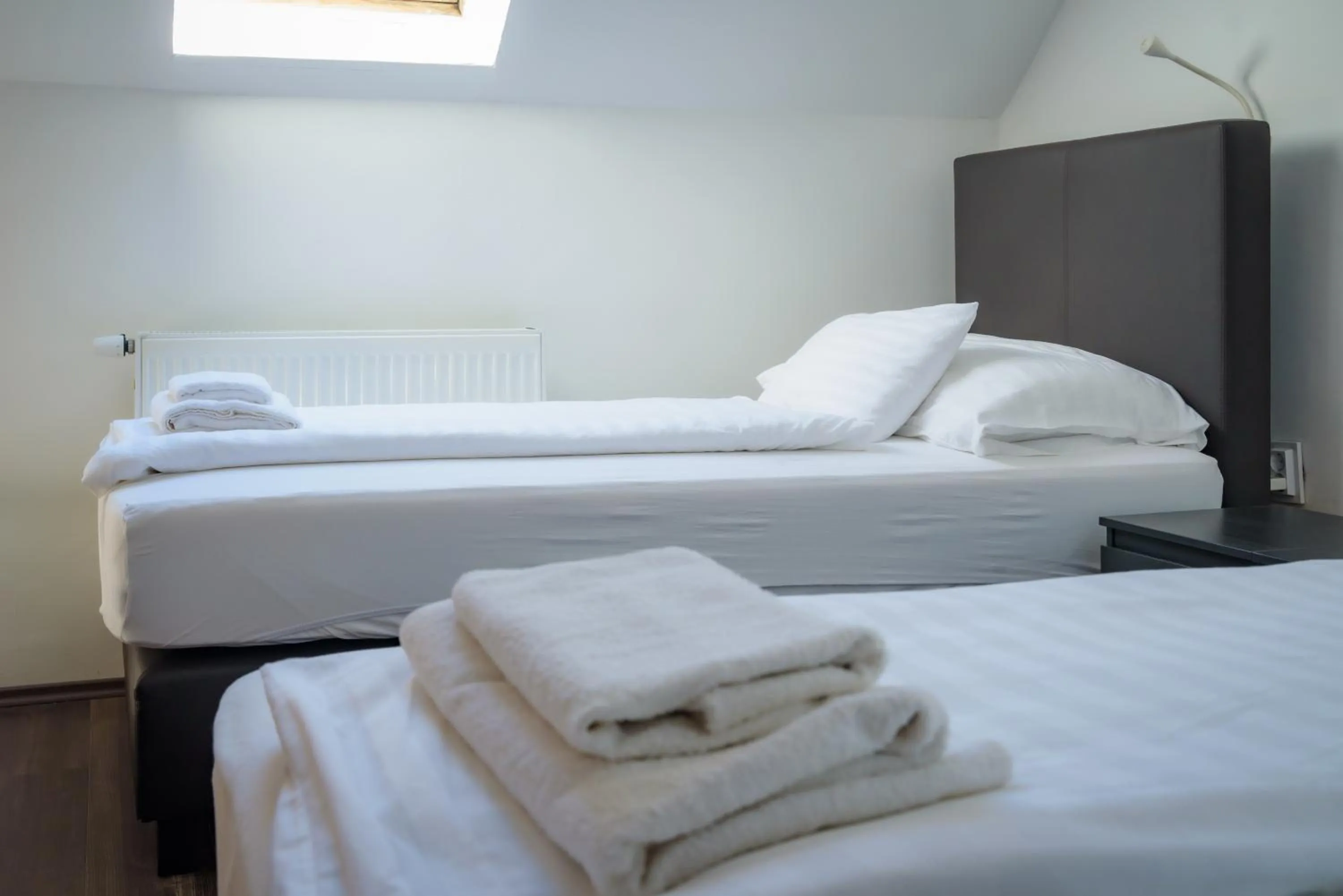 Bed in HBH Bajor Sörház Sólyomfészek Panzió