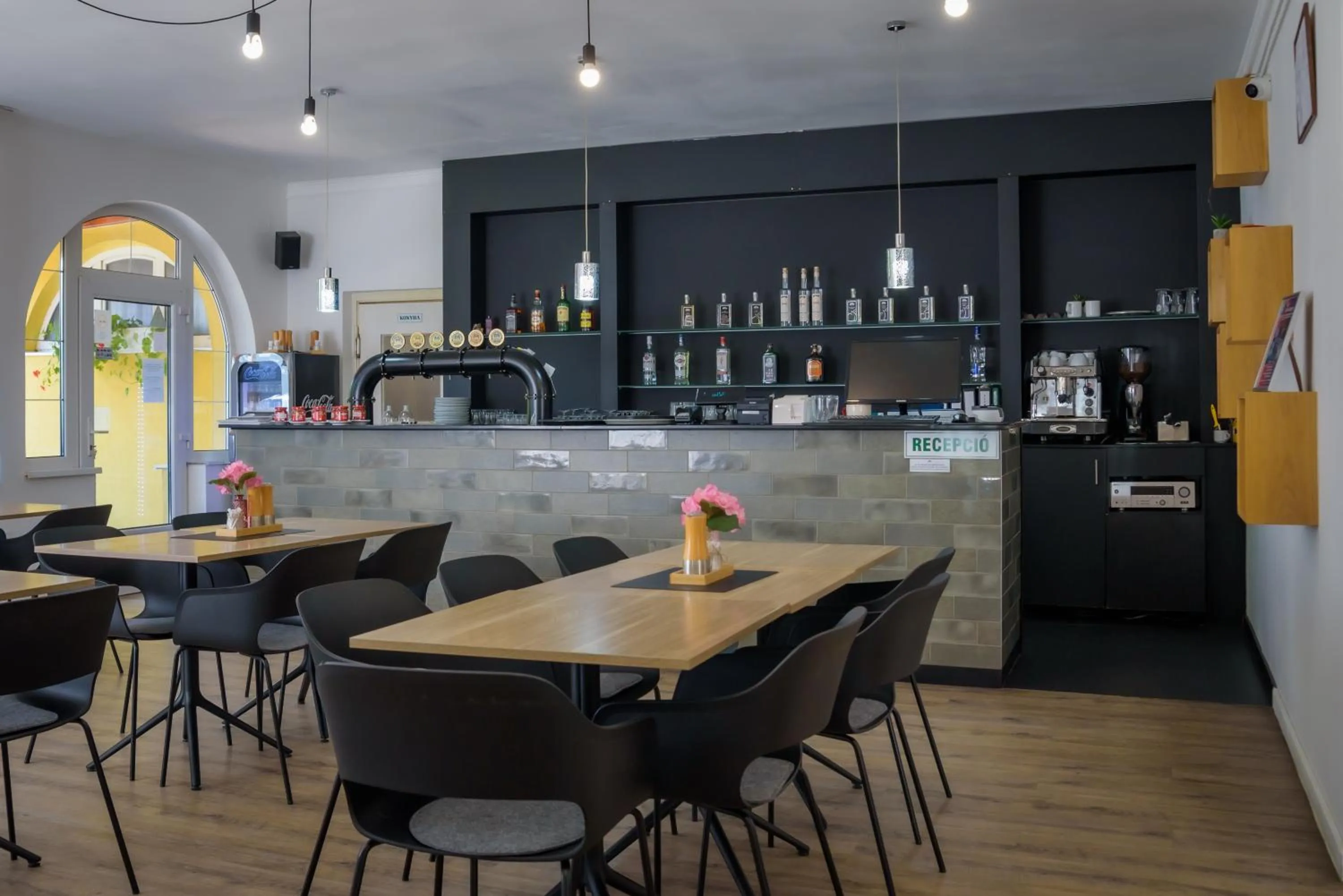 HBH Bajor Sörház Sólyomfészek Panzió