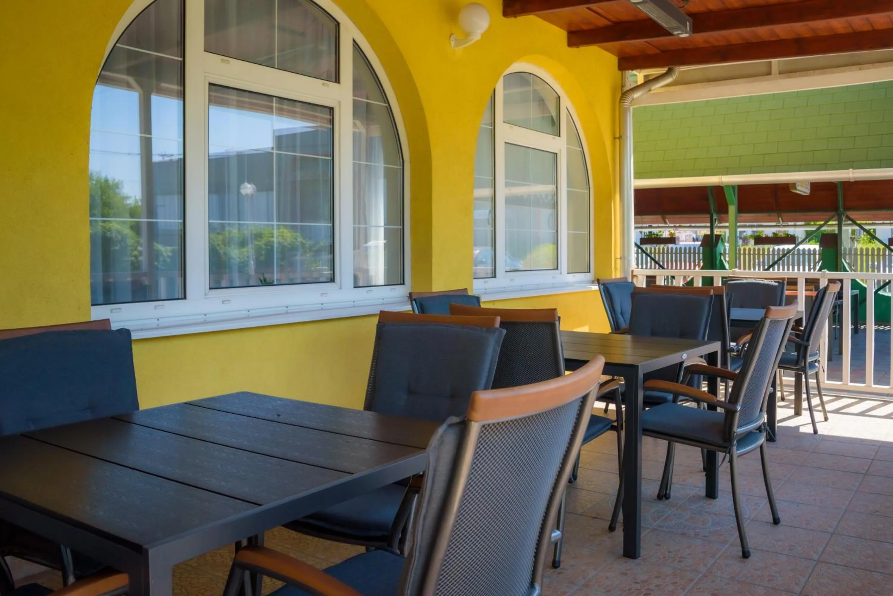 HBH Bajor Sörház Sólyomfészek Panzió