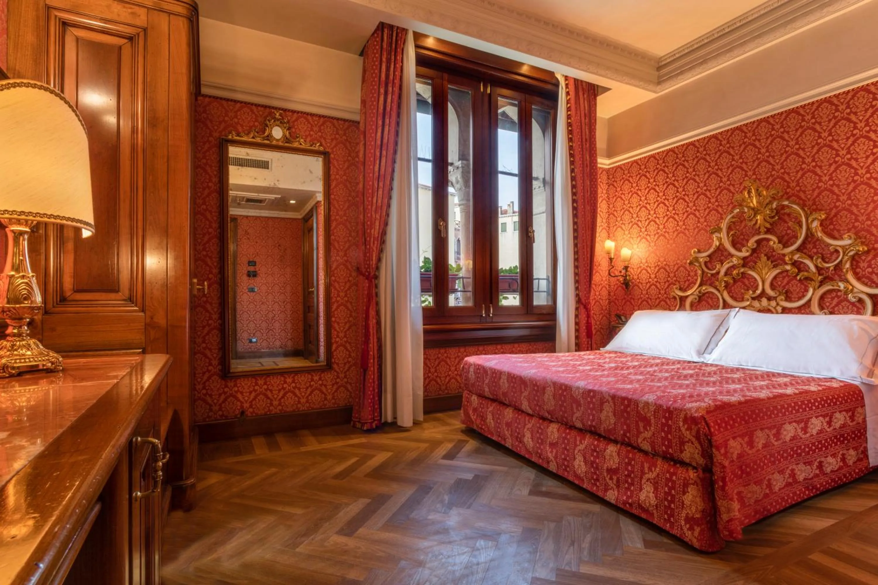 Photo of the whole room, Bed in Palazzina Veneziana