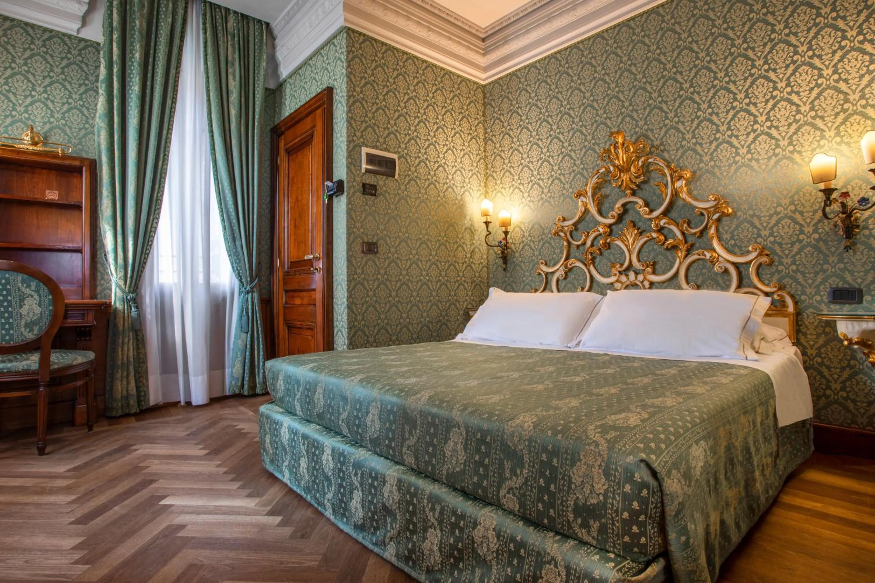 Photo of the whole room, Bed in Palazzina Veneziana