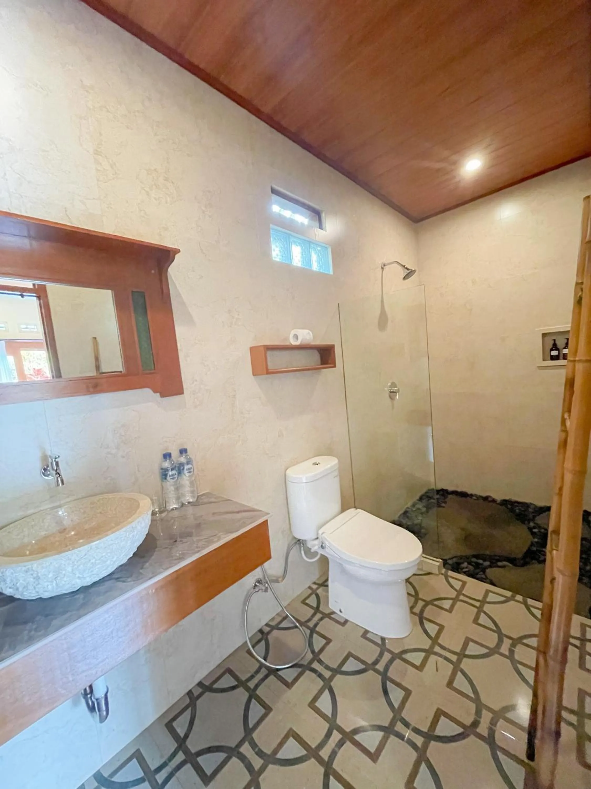 Shower in Mirah Guest House