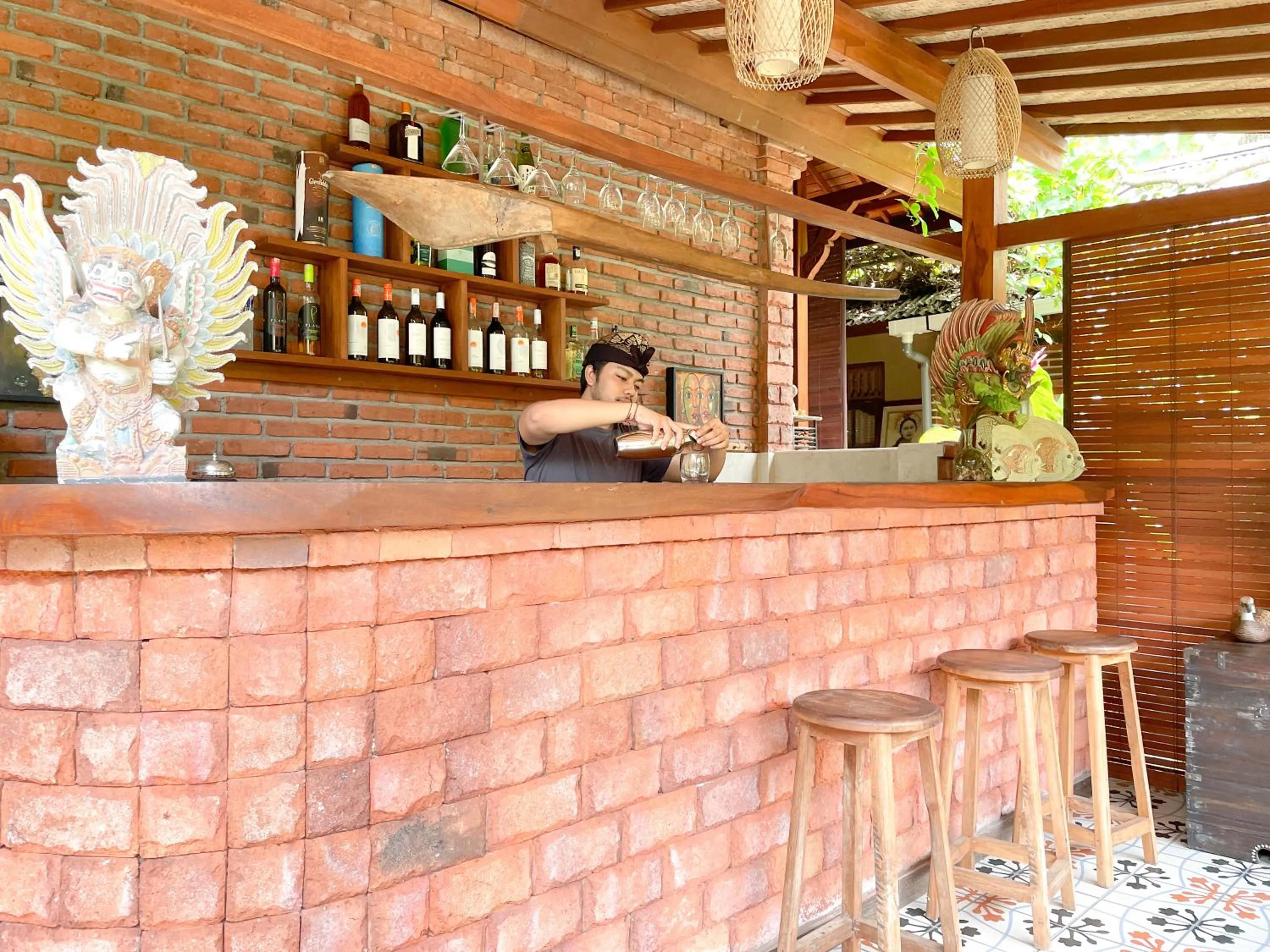 Restaurant/places to eat in Mirah Guest House