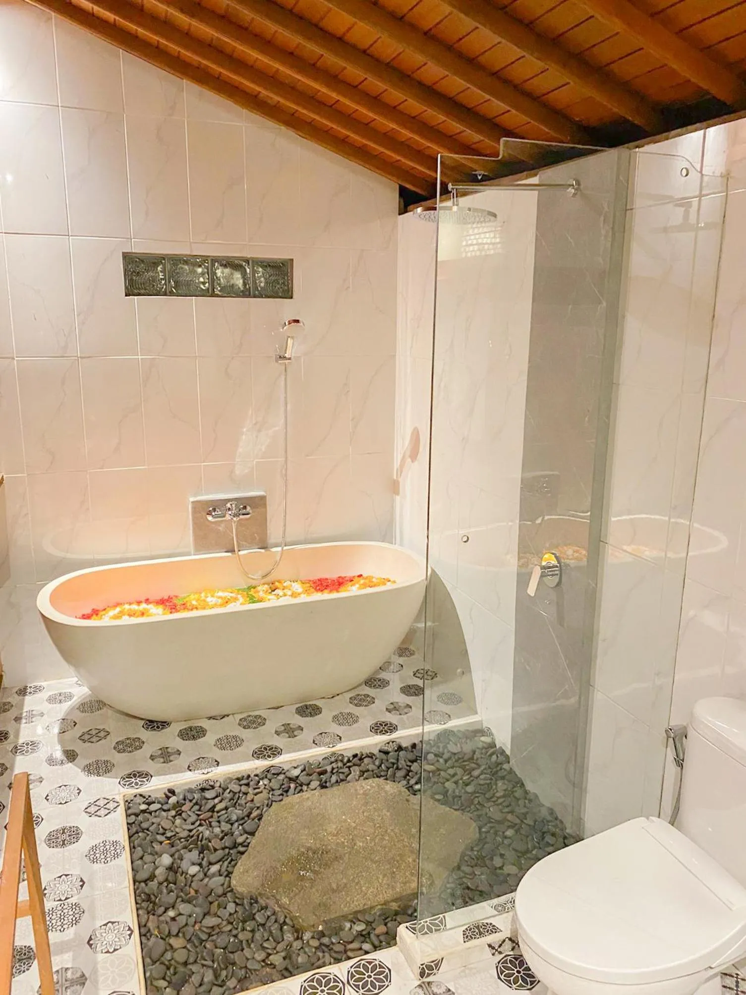 Shower in Mirah Guest House