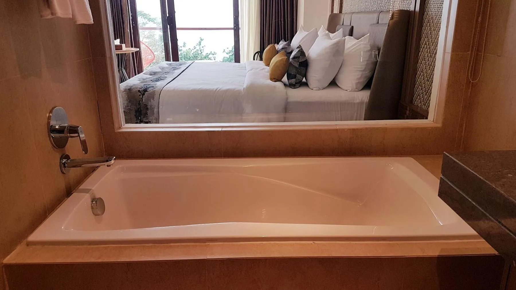 Bath in Louis Kienne Resort Senggigi