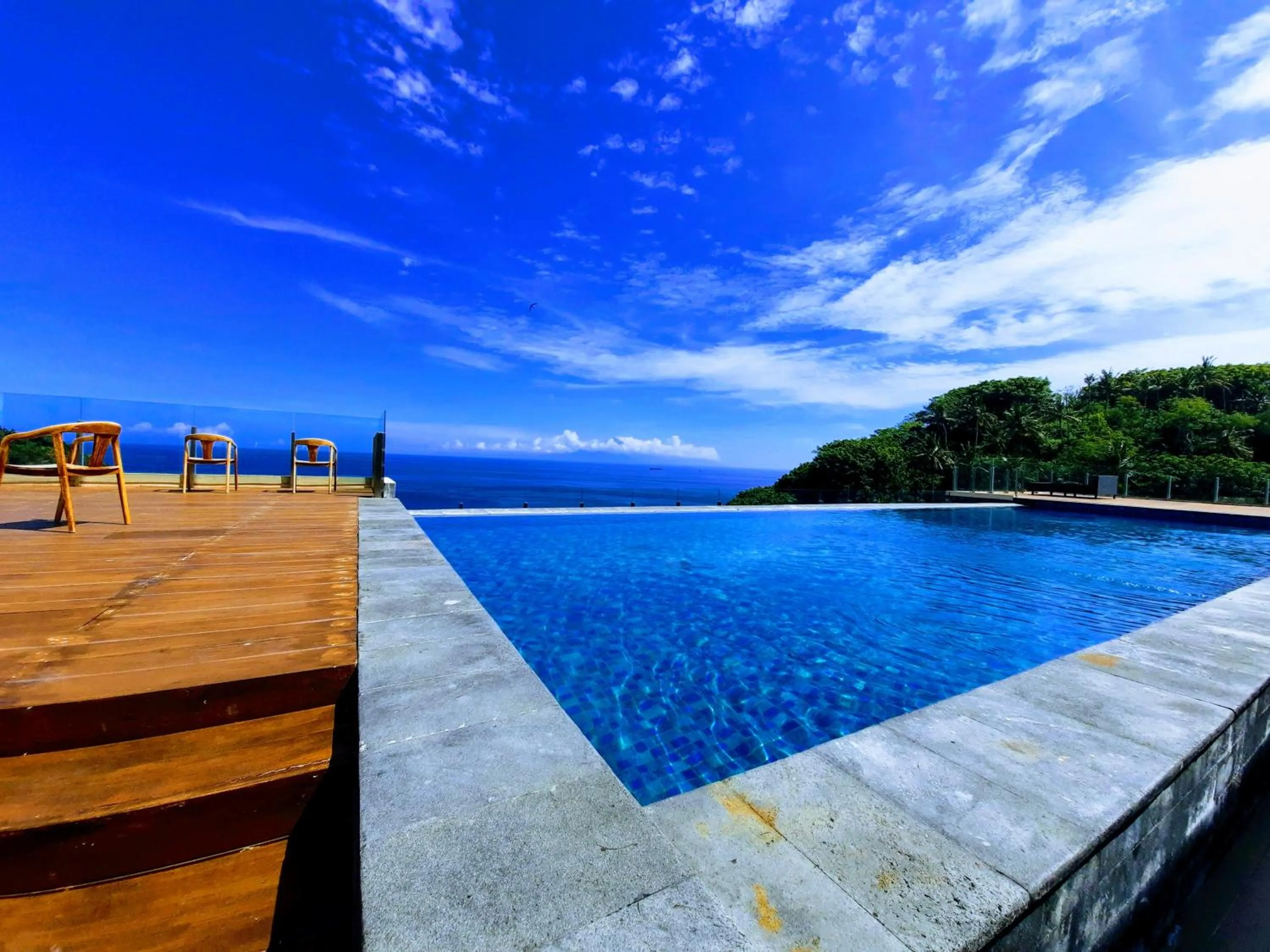 Swimming pool in Louis Kienne Resort Senggigi