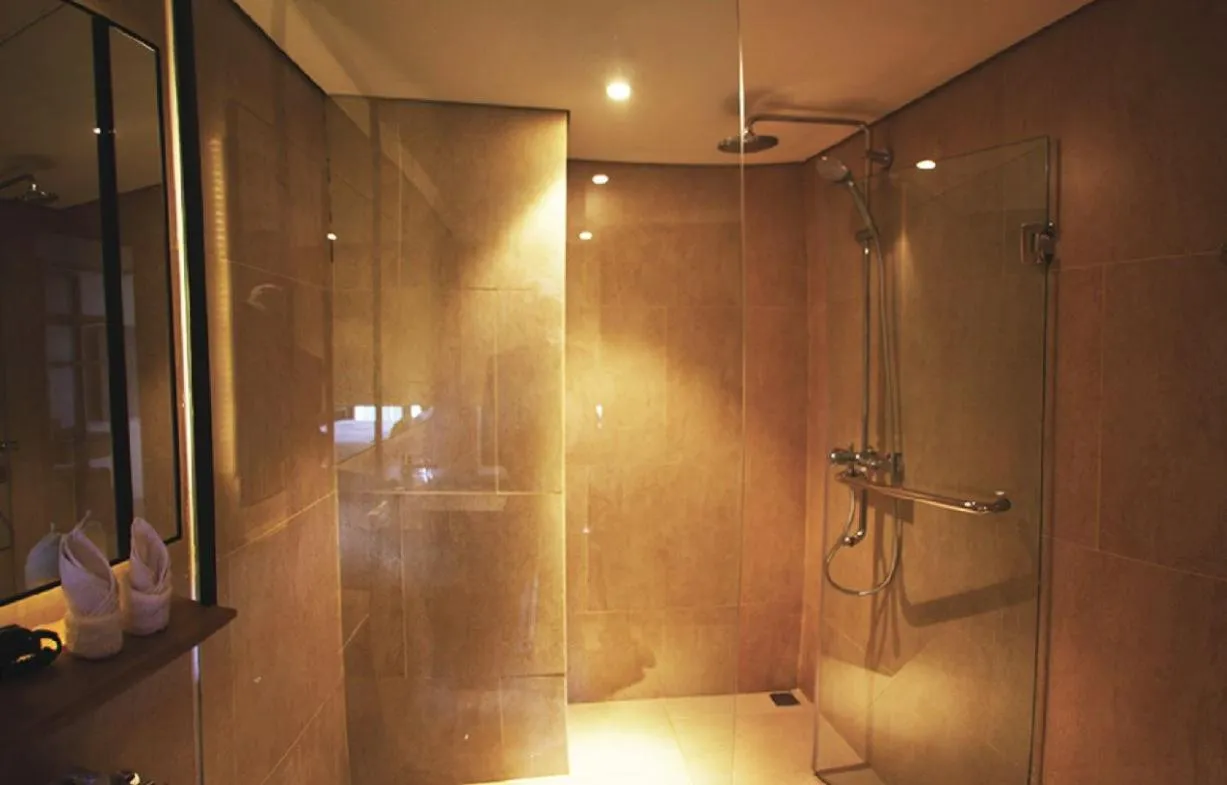 Shower in Louis Kienne Resort Senggigi