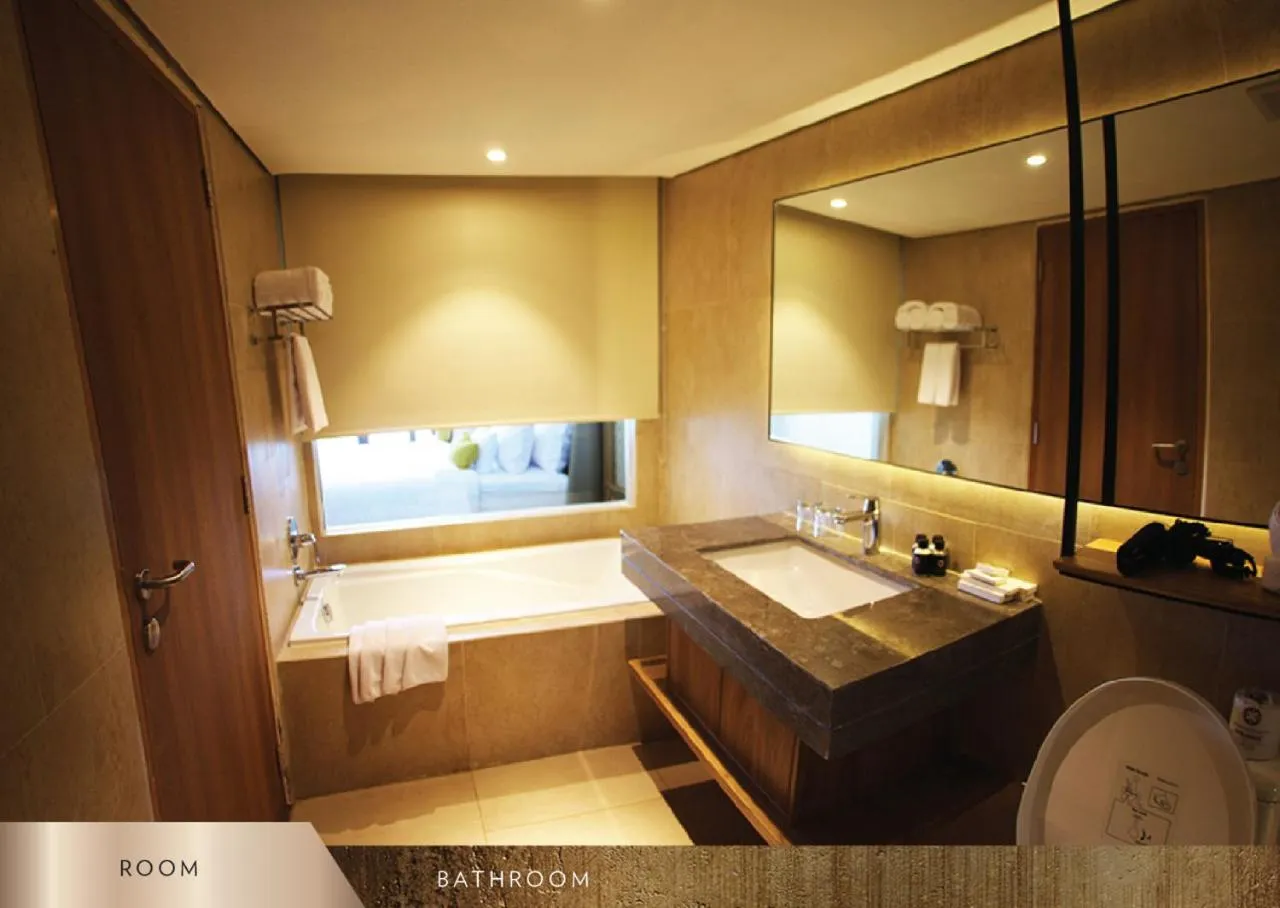Shower in Louis Kienne Resort Senggigi