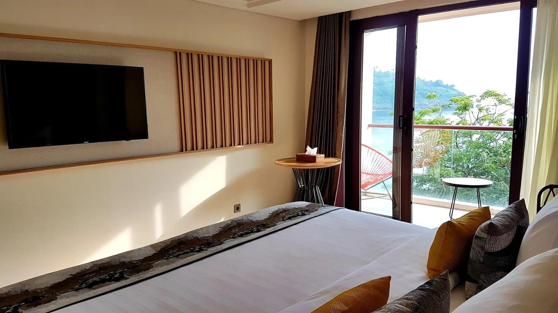 Bed in Louis Kienne Resort Senggigi