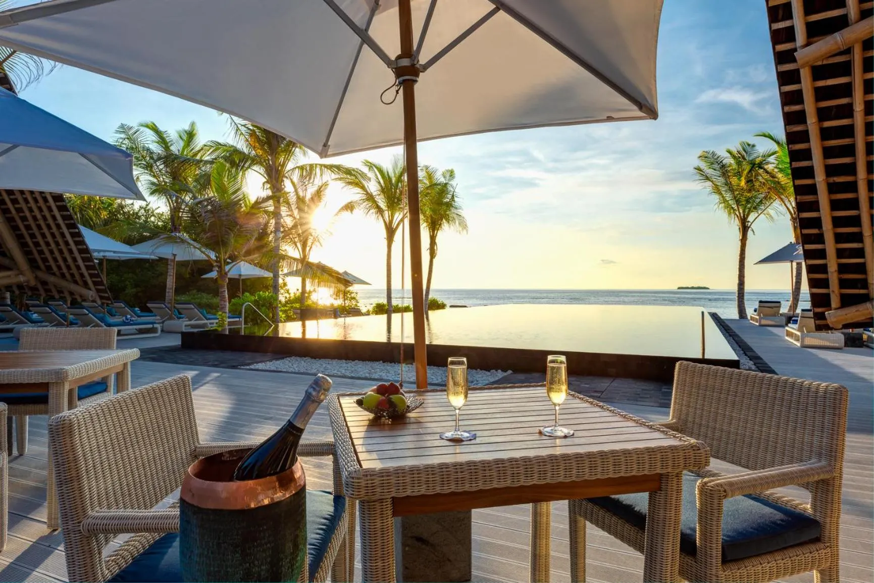 Restaurant/places to eat in Kuredhivaru Resort and Spa - Maldives