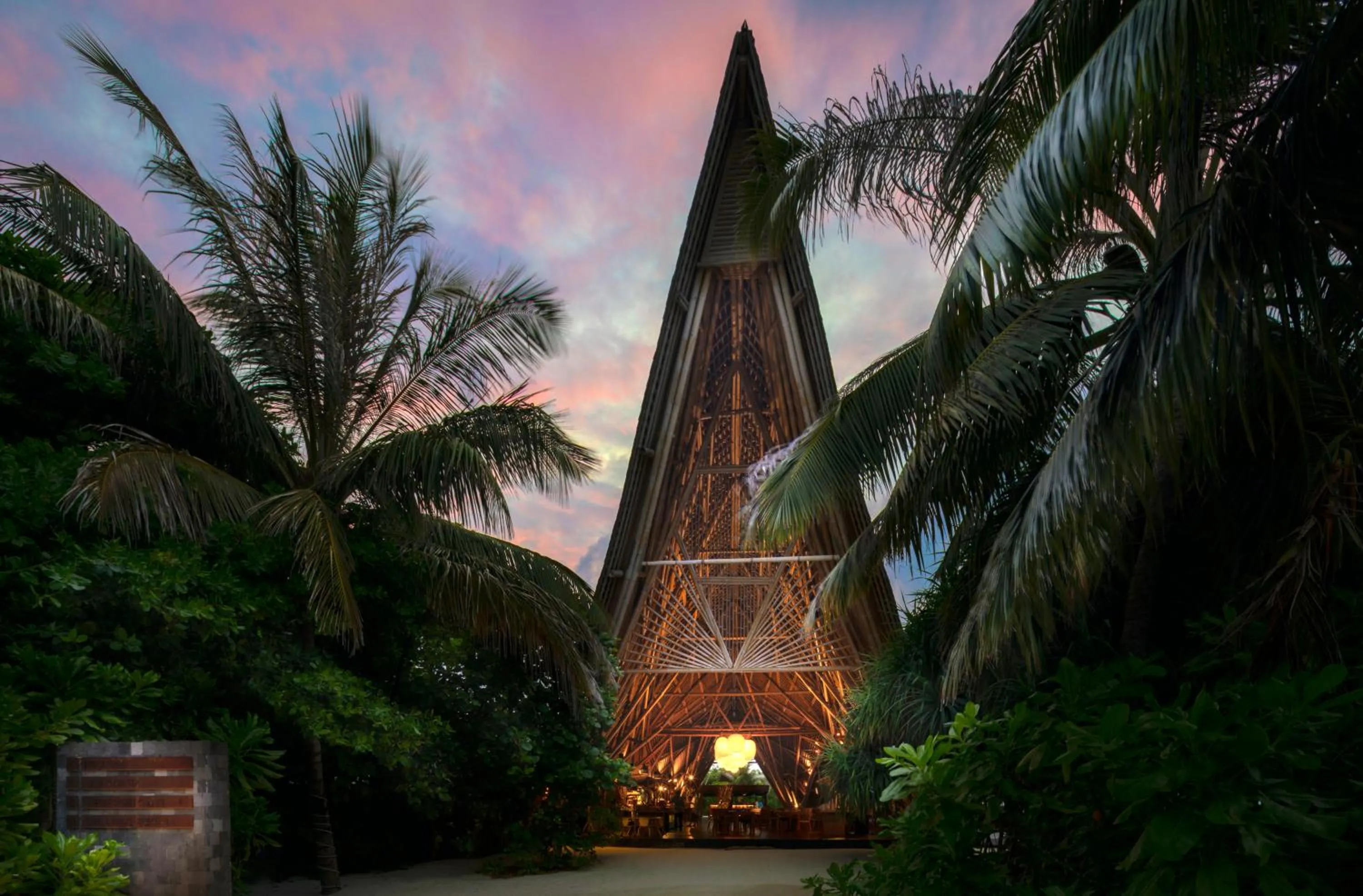 Restaurant/places to eat in Kuredhivaru Resort and Spa - Maldives