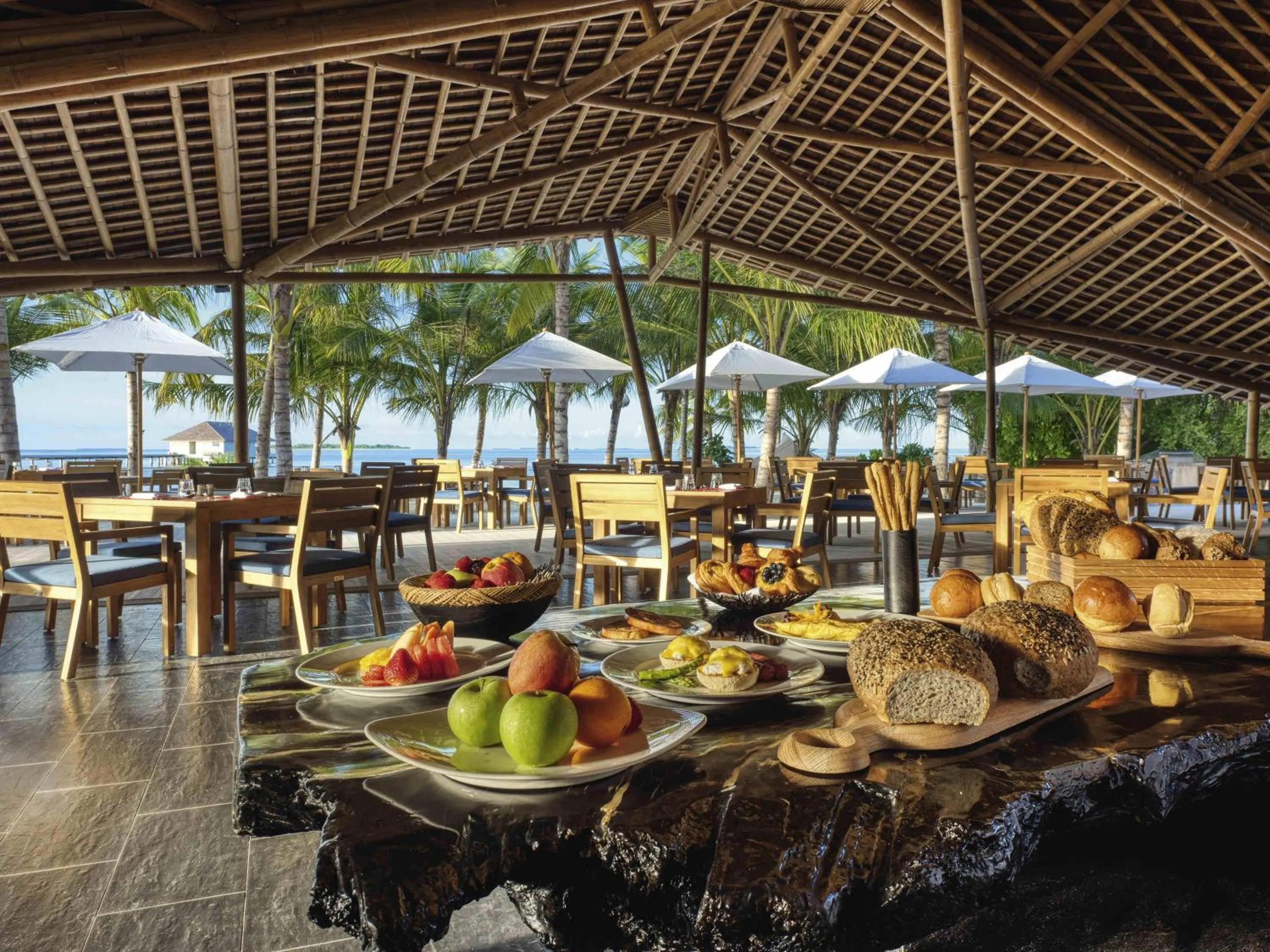 Restaurant/places to eat in Kuredhivaru Resort and Spa - Maldives