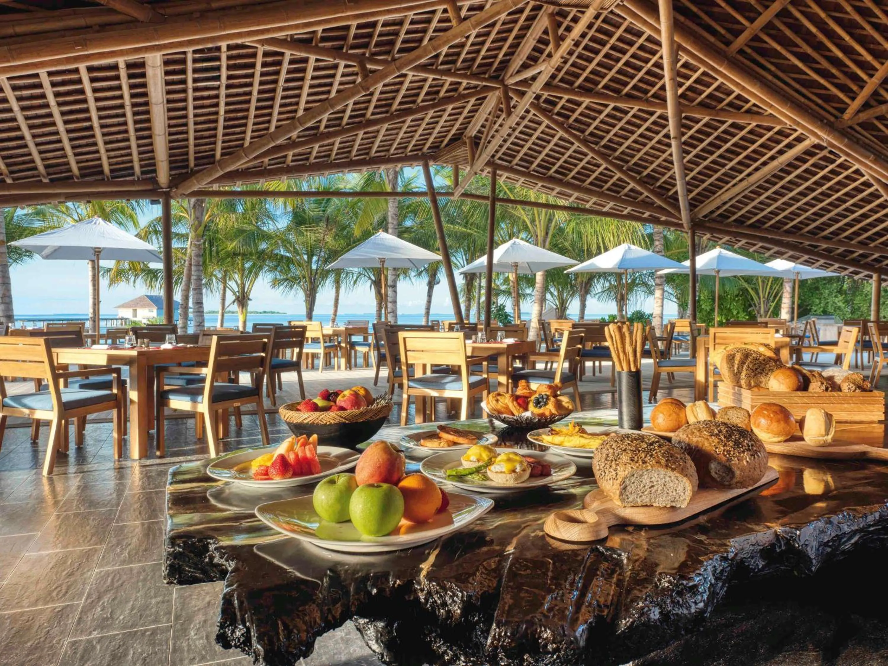 Restaurant/places to eat in Kuredhivaru Resort and Spa - Maldives