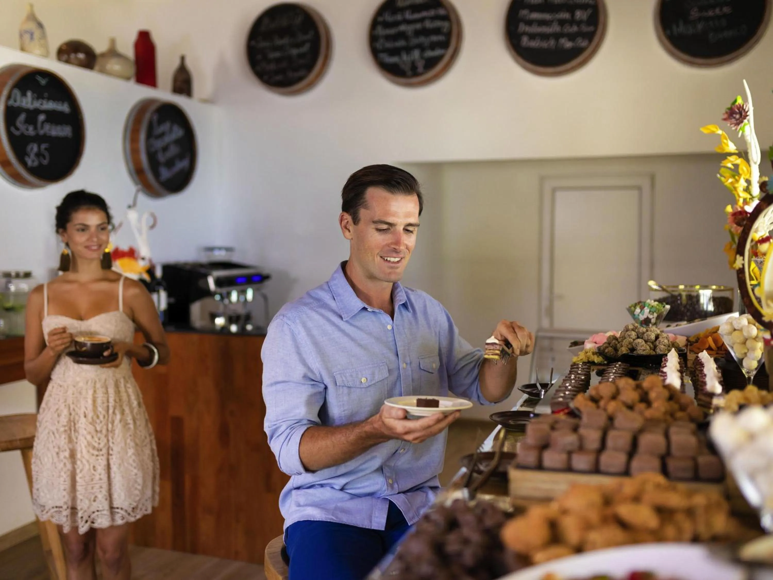 Restaurant/places to eat in Kuredhivaru Resort and Spa - Maldives