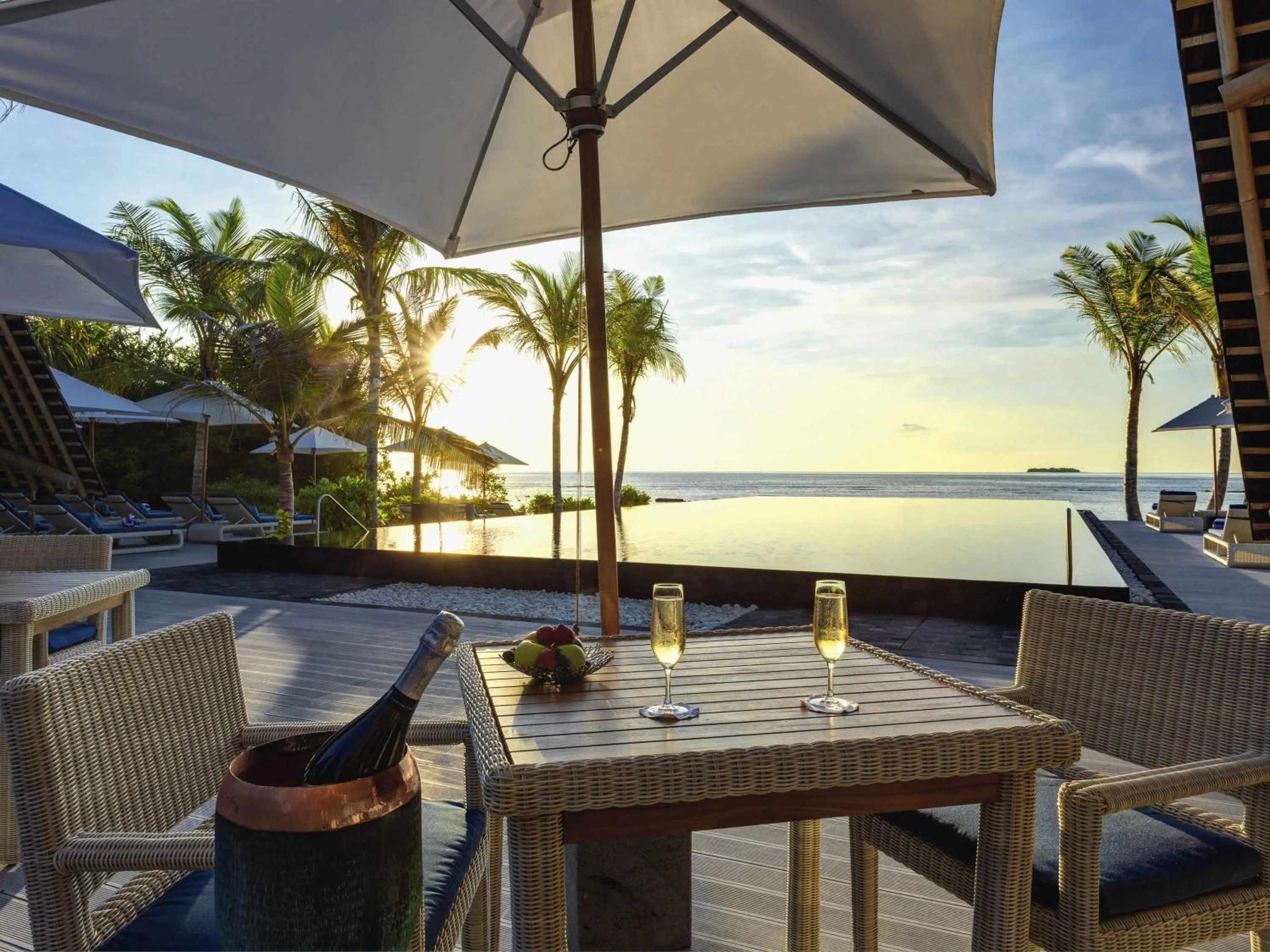 Restaurant/places to eat in Kuredhivaru Resort and Spa - Maldives