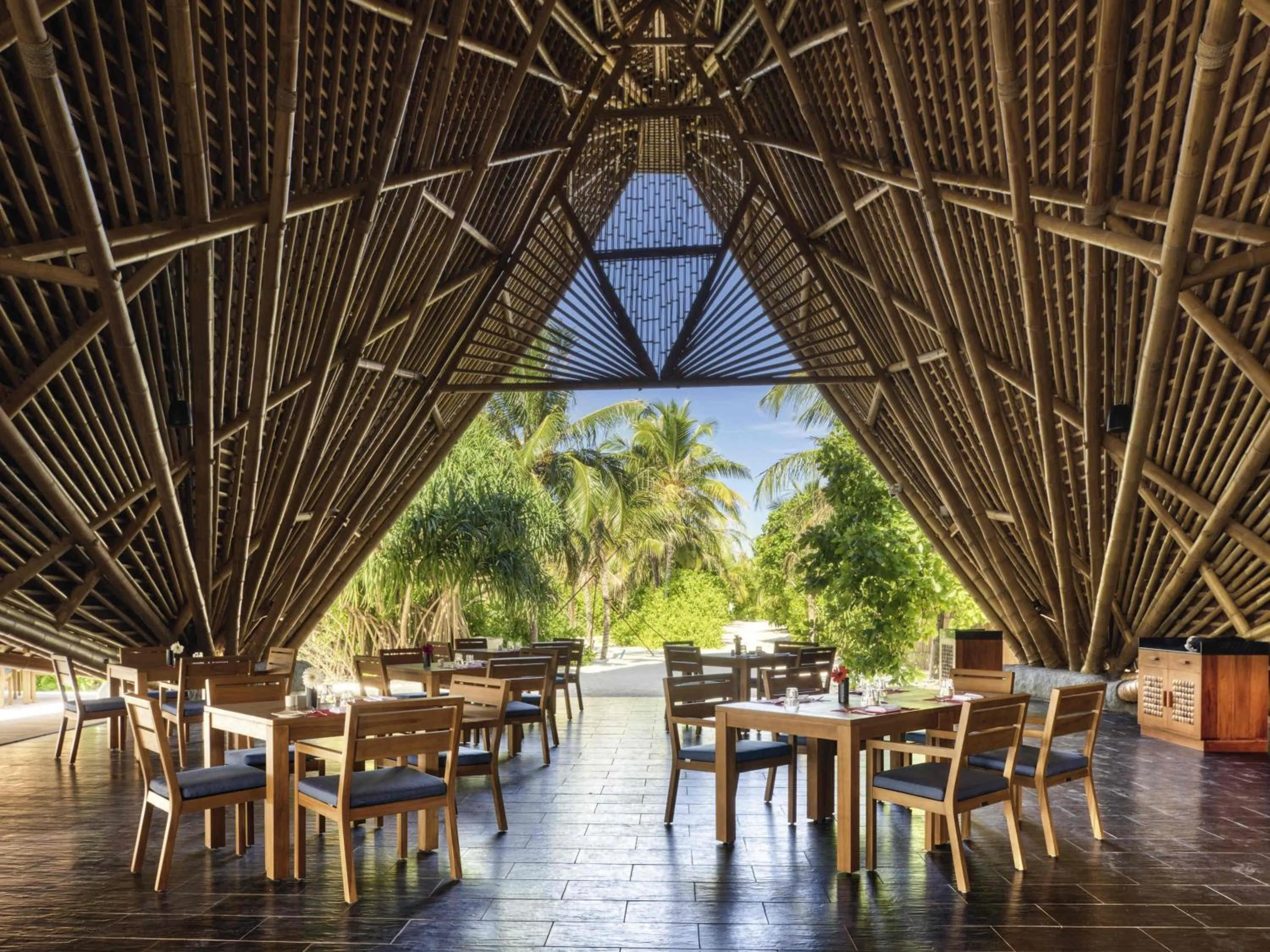 Restaurant/places to eat in Kuredhivaru Resort and Spa - Maldives