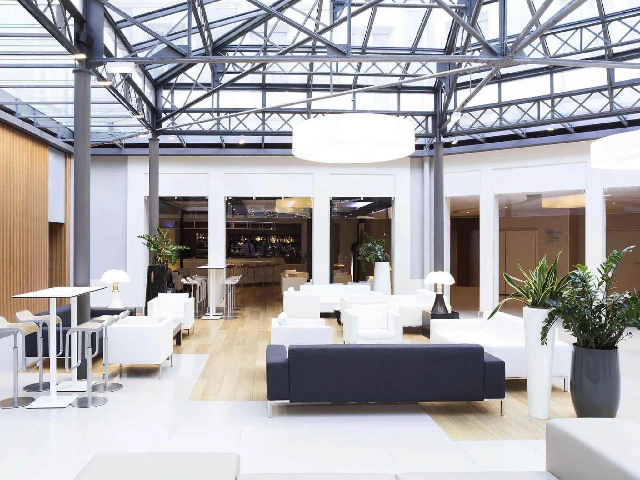 Lounge or bar in Novotel Toulouse Centre Wilson