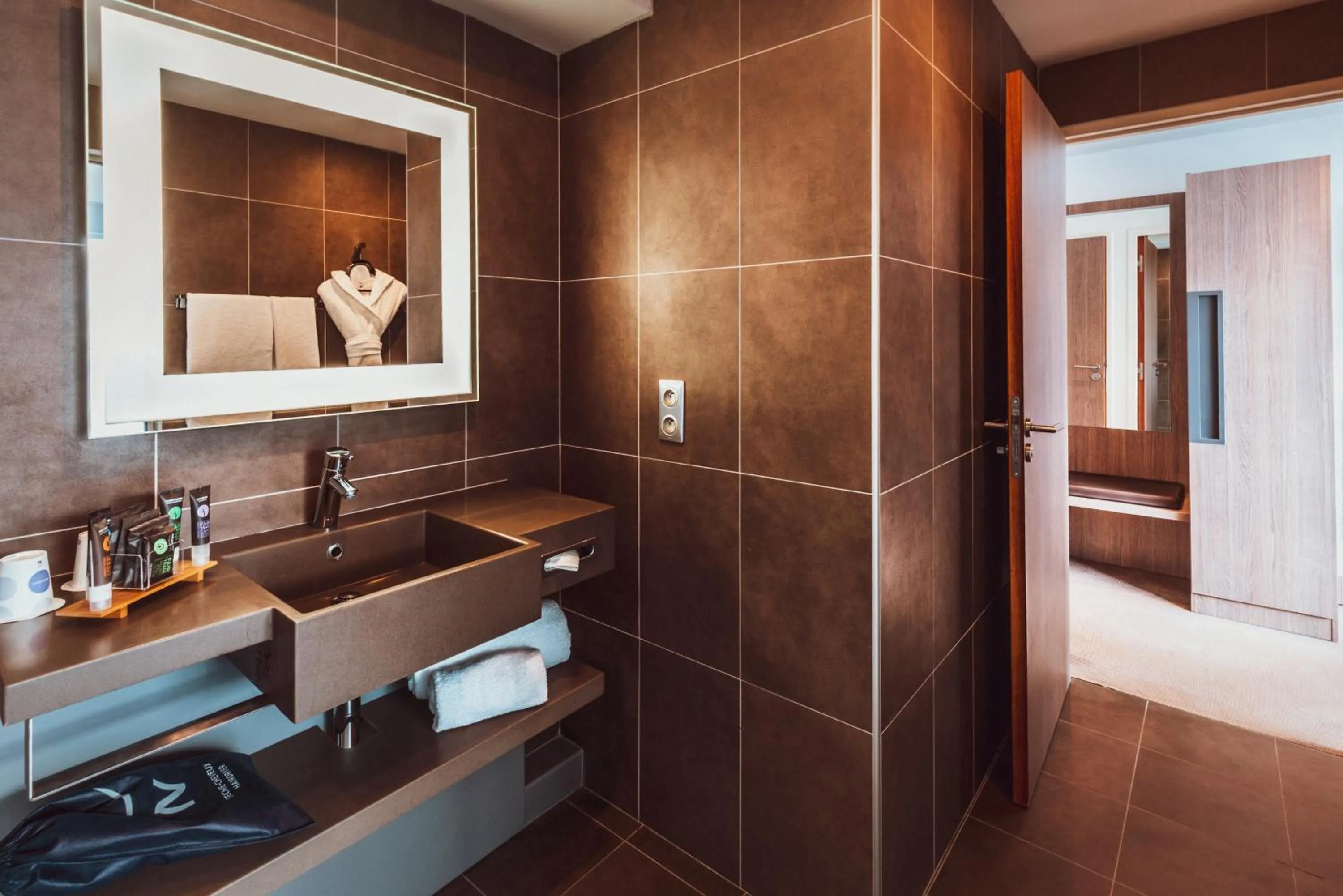 Shower in Novotel Toulouse Centre Wilson