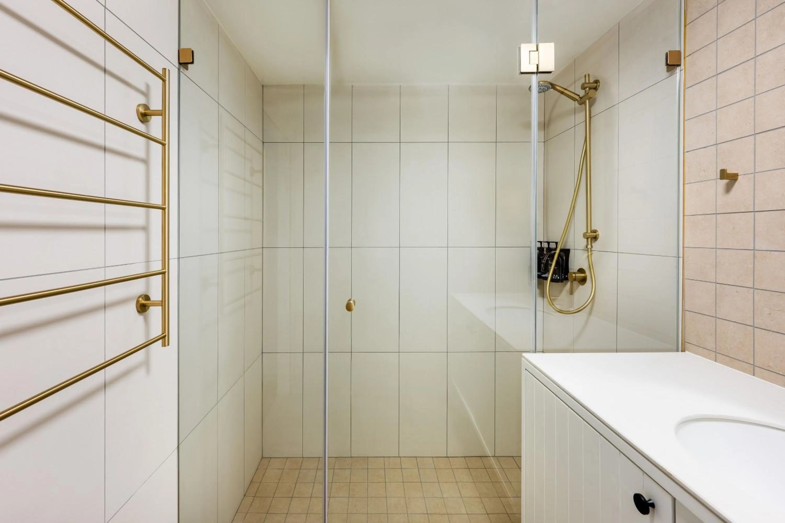 Shower in Mantra Club Croc