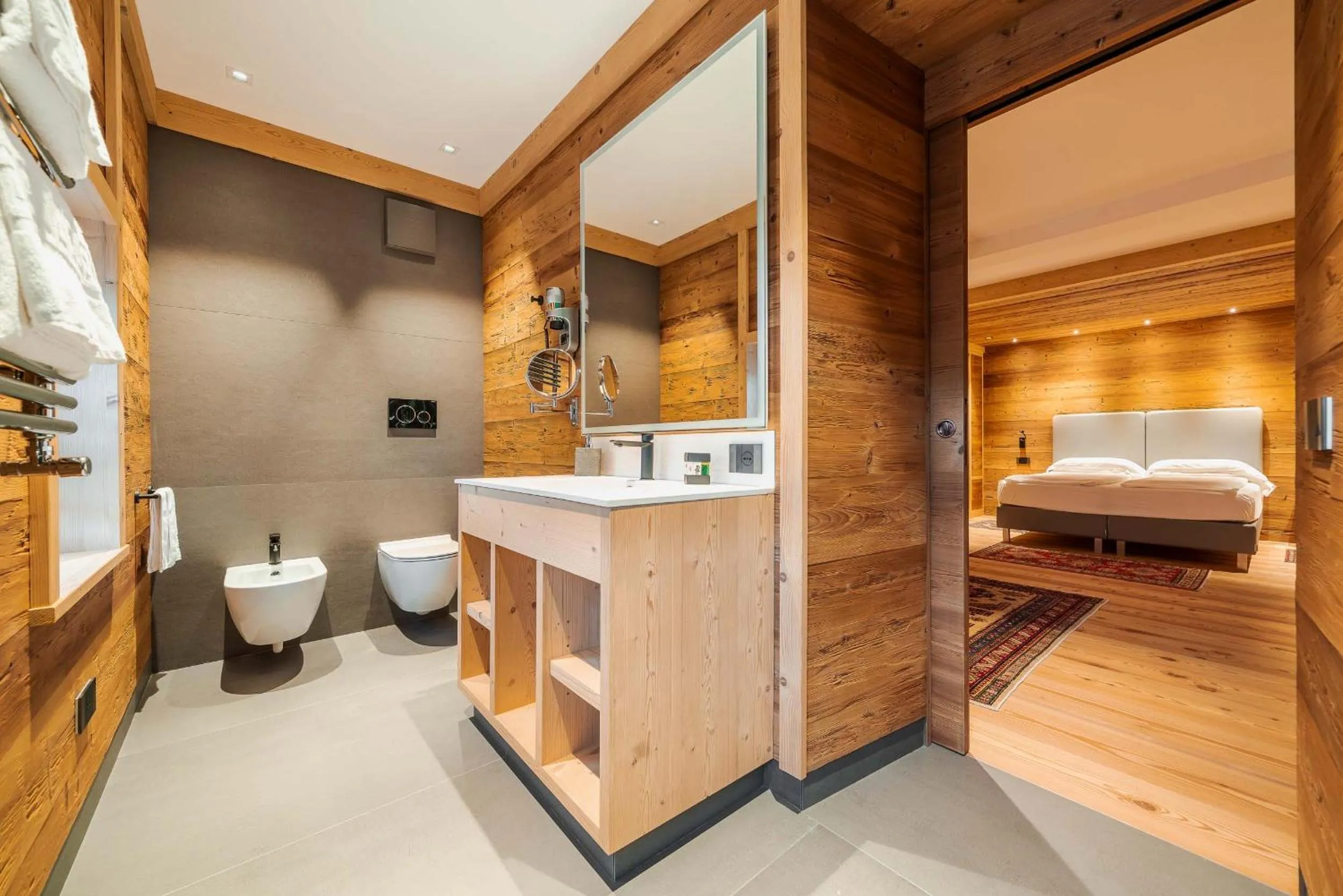 Bathroom, Bed in Hotel Villa Alpina ***S