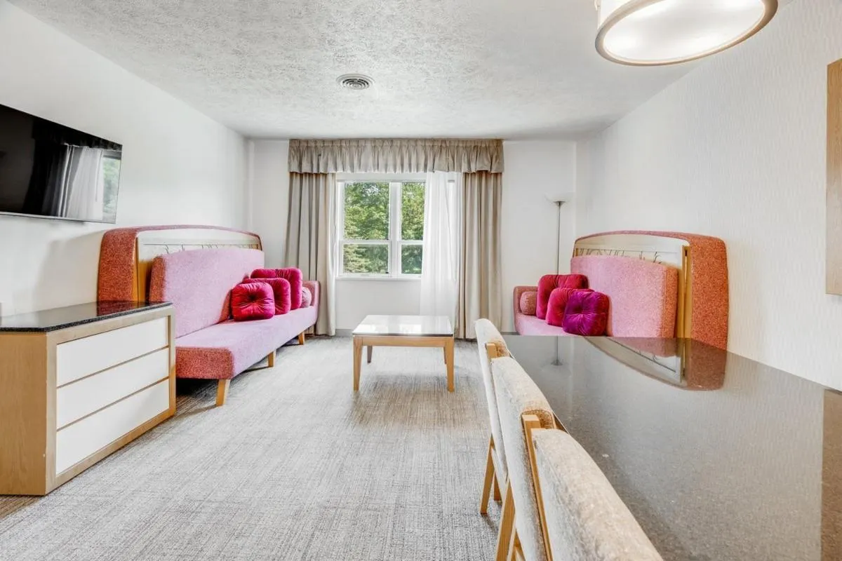 Living room, Bed in Split Rock Resort