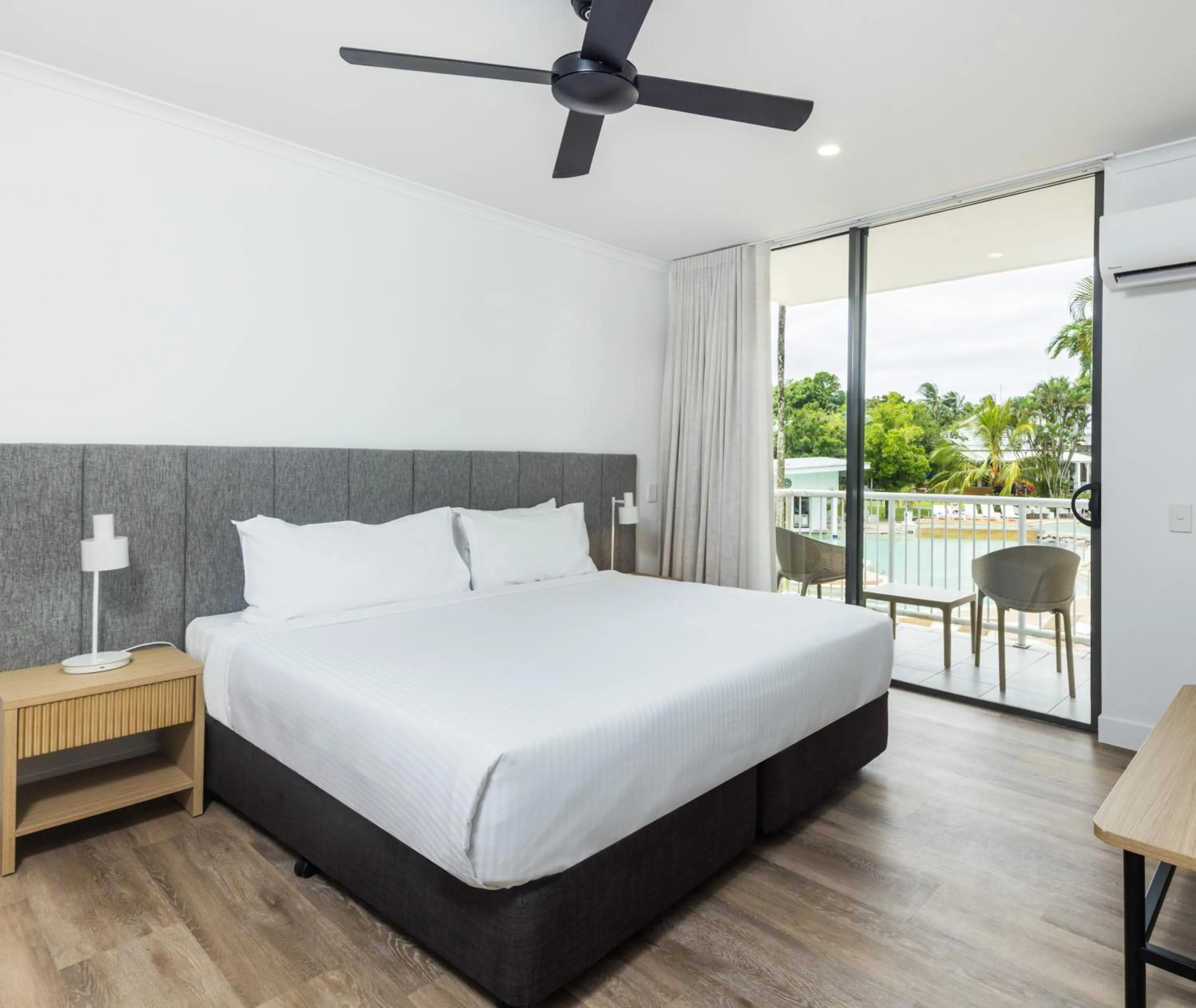 Bedroom, Bed in Oaks Port Douglas Resort
