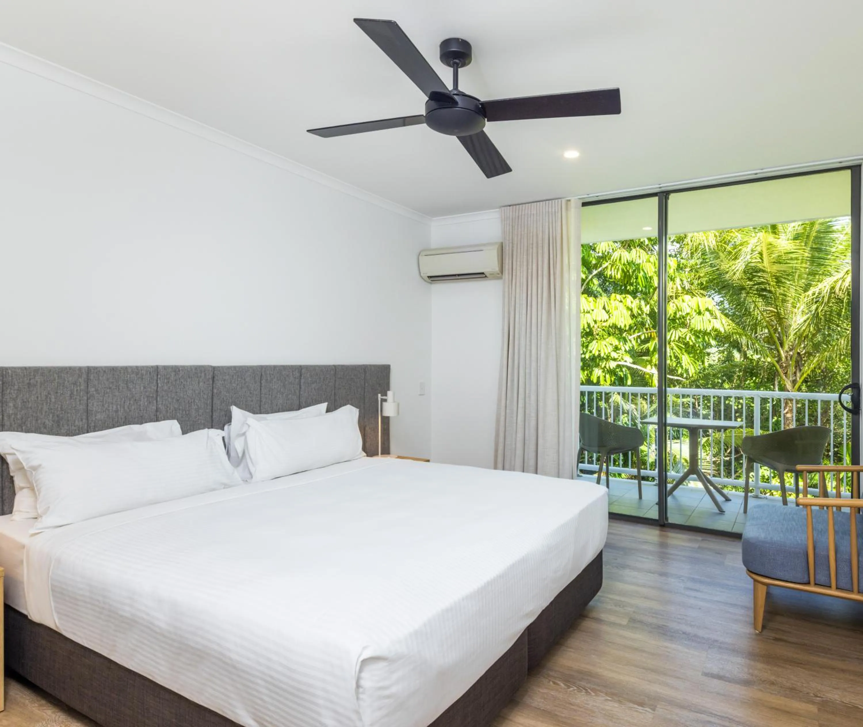 Bedroom, Bed in Oaks Port Douglas Resort