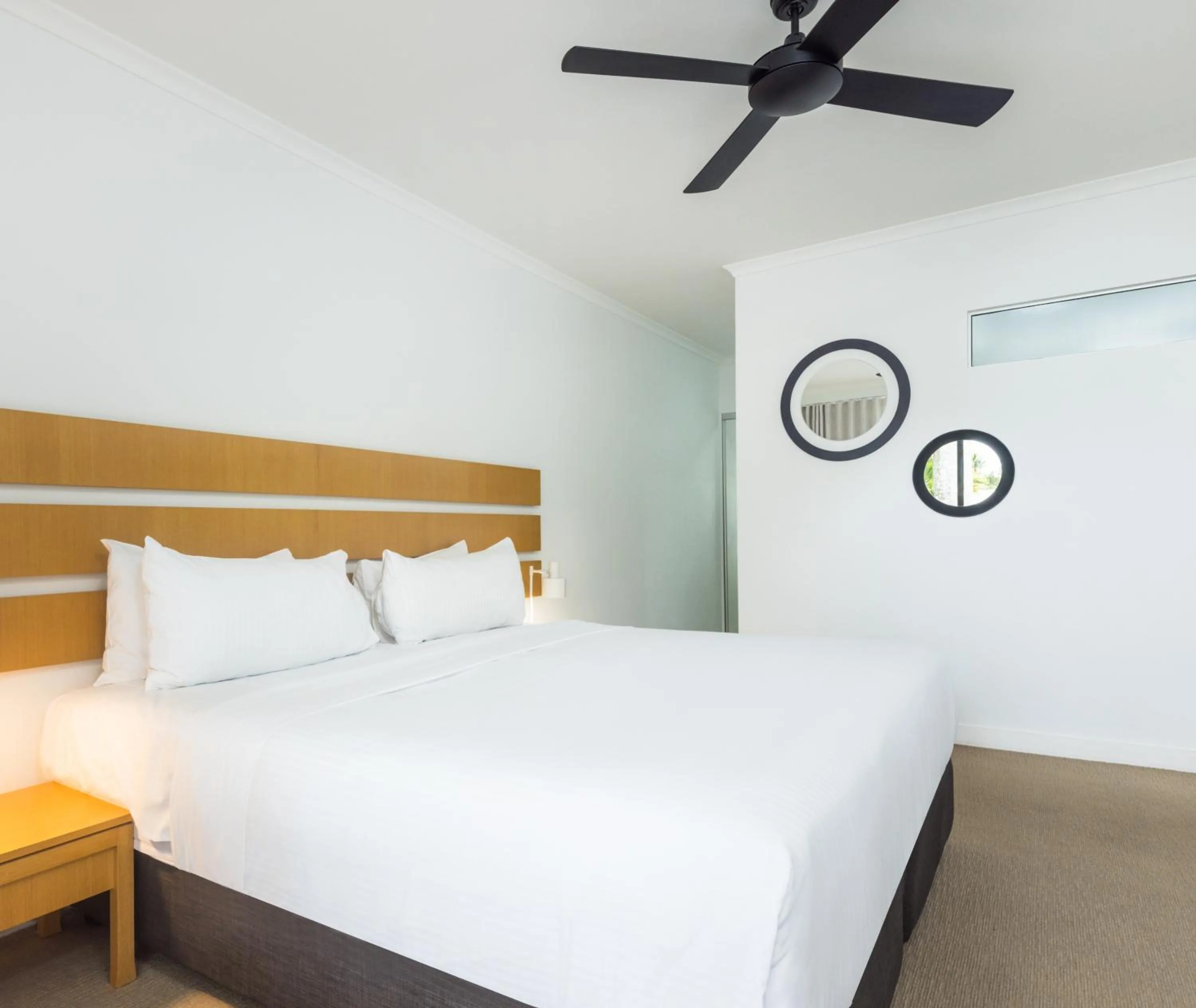 Bedroom, Bed in Oaks Port Douglas Resort