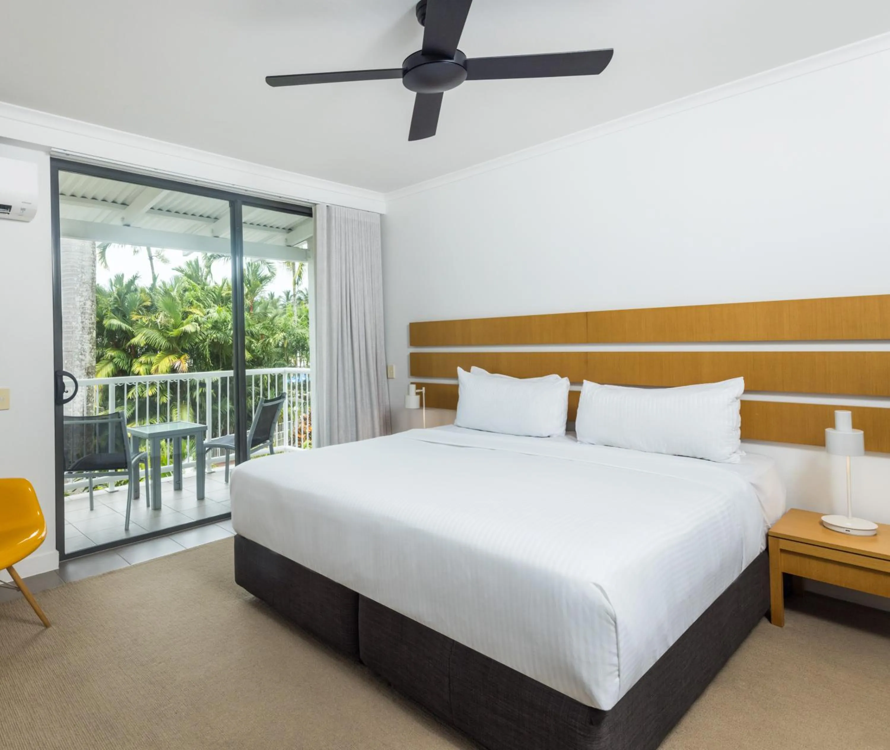 Bedroom, Bed in Oaks Port Douglas Resort