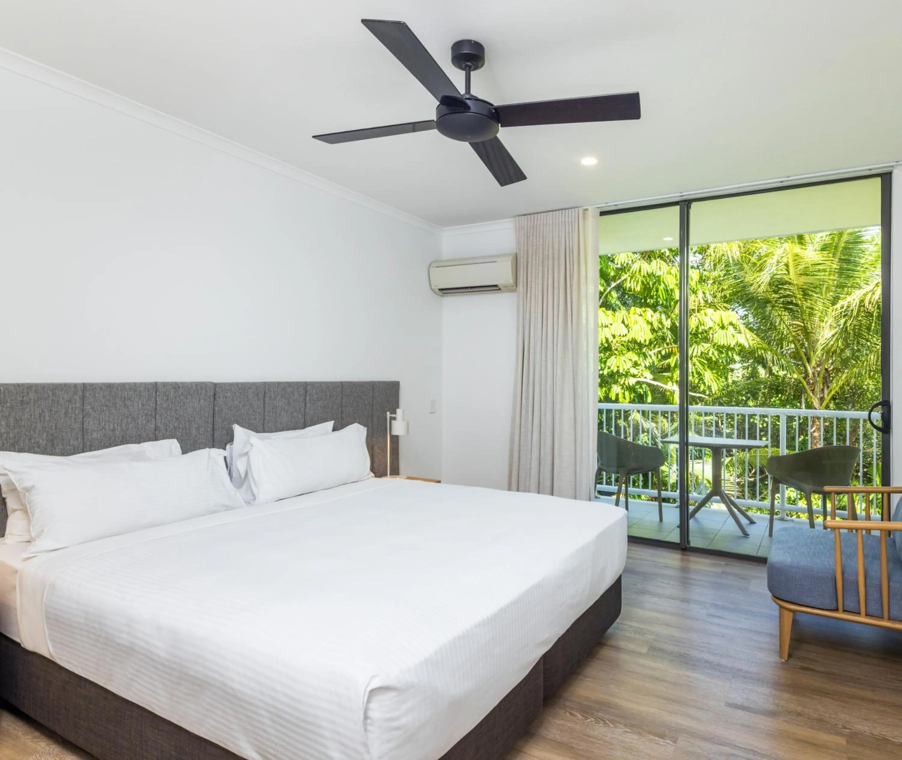 Bedroom, Bed in Oaks Port Douglas Resort